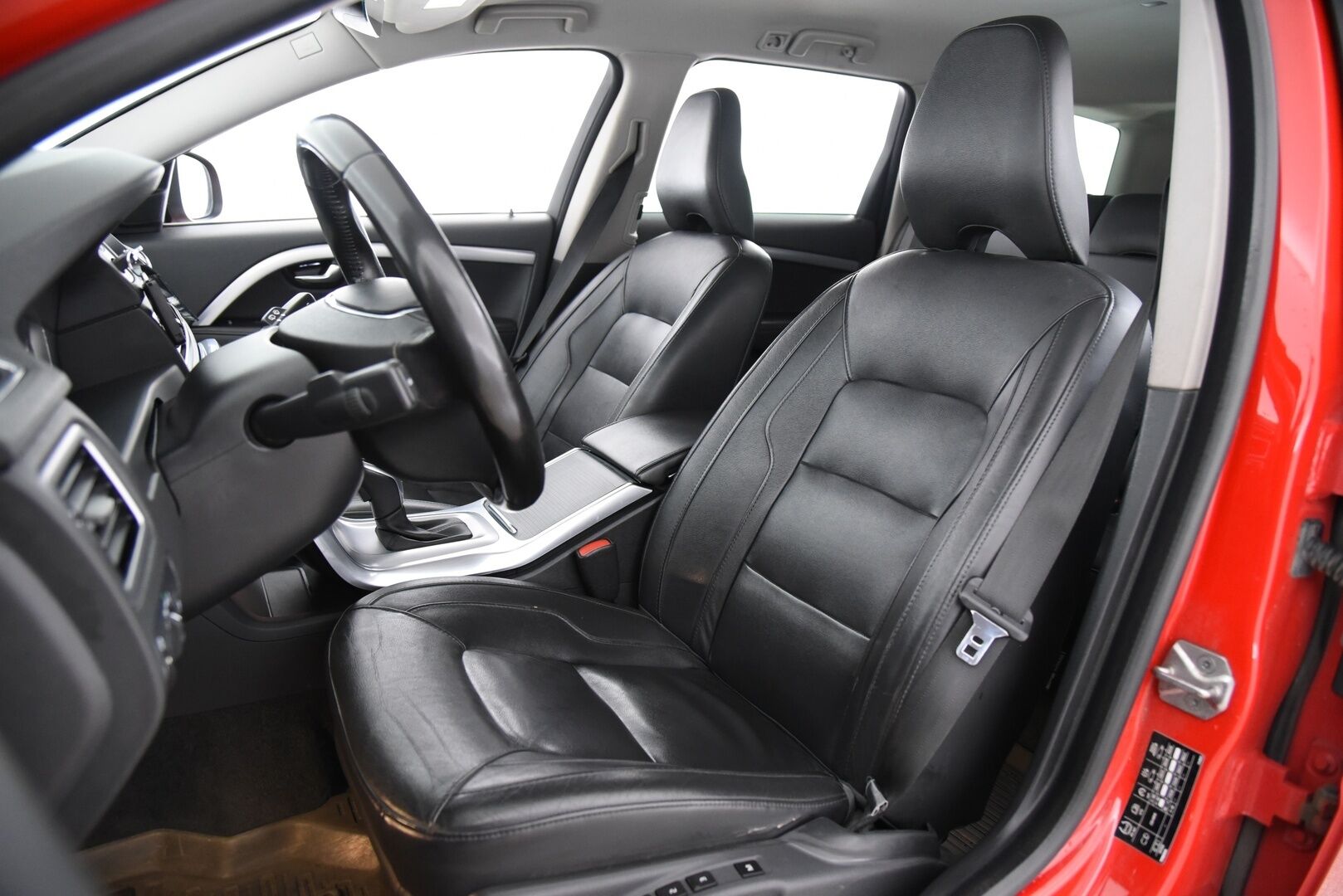 Volvo V70 2015 D3 Business Classic aut / Nahkasisusta / Muistipenkki / Hihna vaihdettu 09/25 / Lohkolämmitin / S.Luukku - Tyylikäs ja hyvin pidetty V70 nahkasisustalla! Kattavat varusteet & Hihna vaihdettu 09/25!