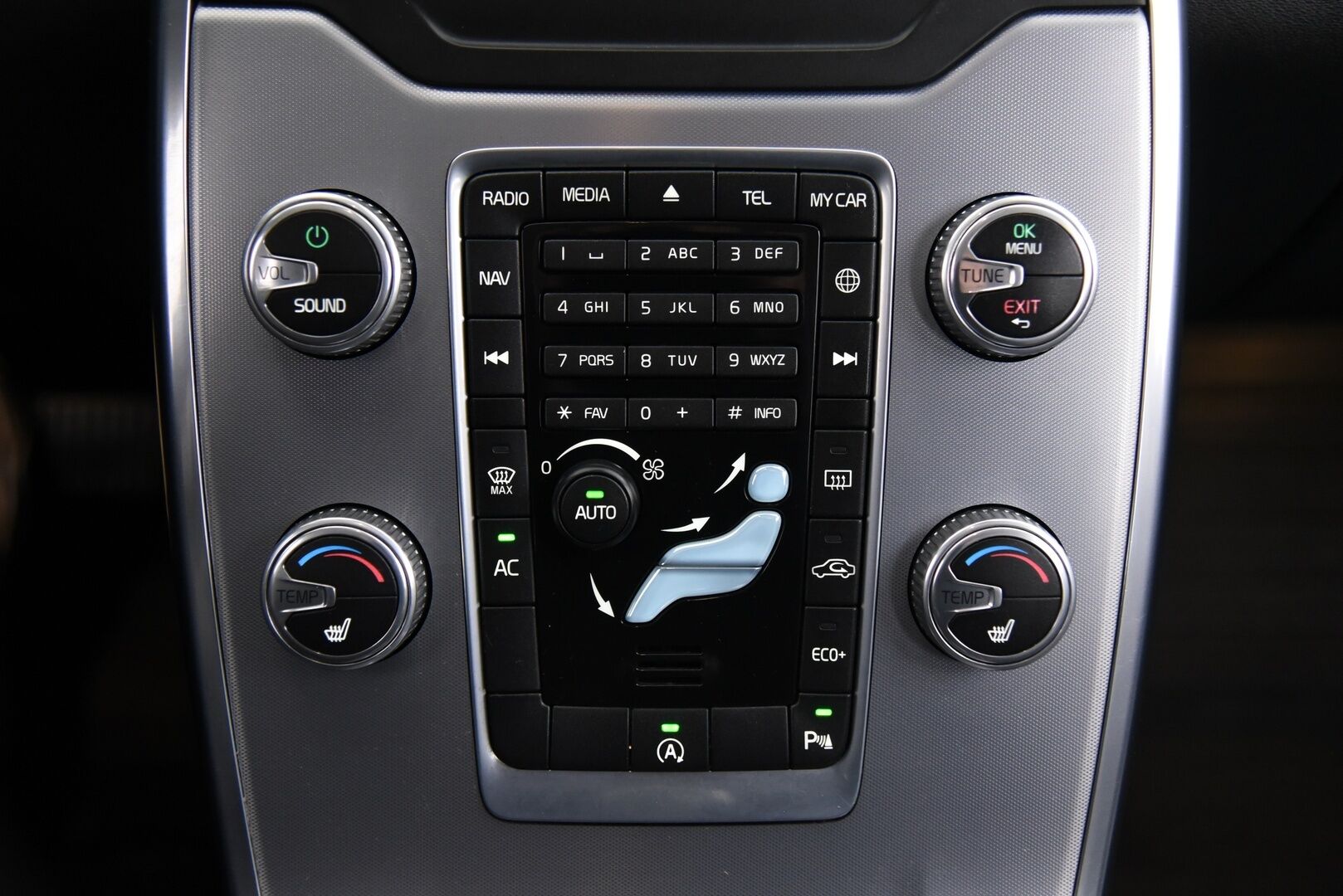 Volvo V70 2015 D3 Business Classic aut / Nahkasisusta / Muistipenkki / Hihna vaihdettu 09/25 / Lohkolämmitin / S.Luukku - Tyylikäs ja hyvin pidetty V70 nahkasisustalla! Kattavat varusteet & Hihna vaihdettu 09/25!