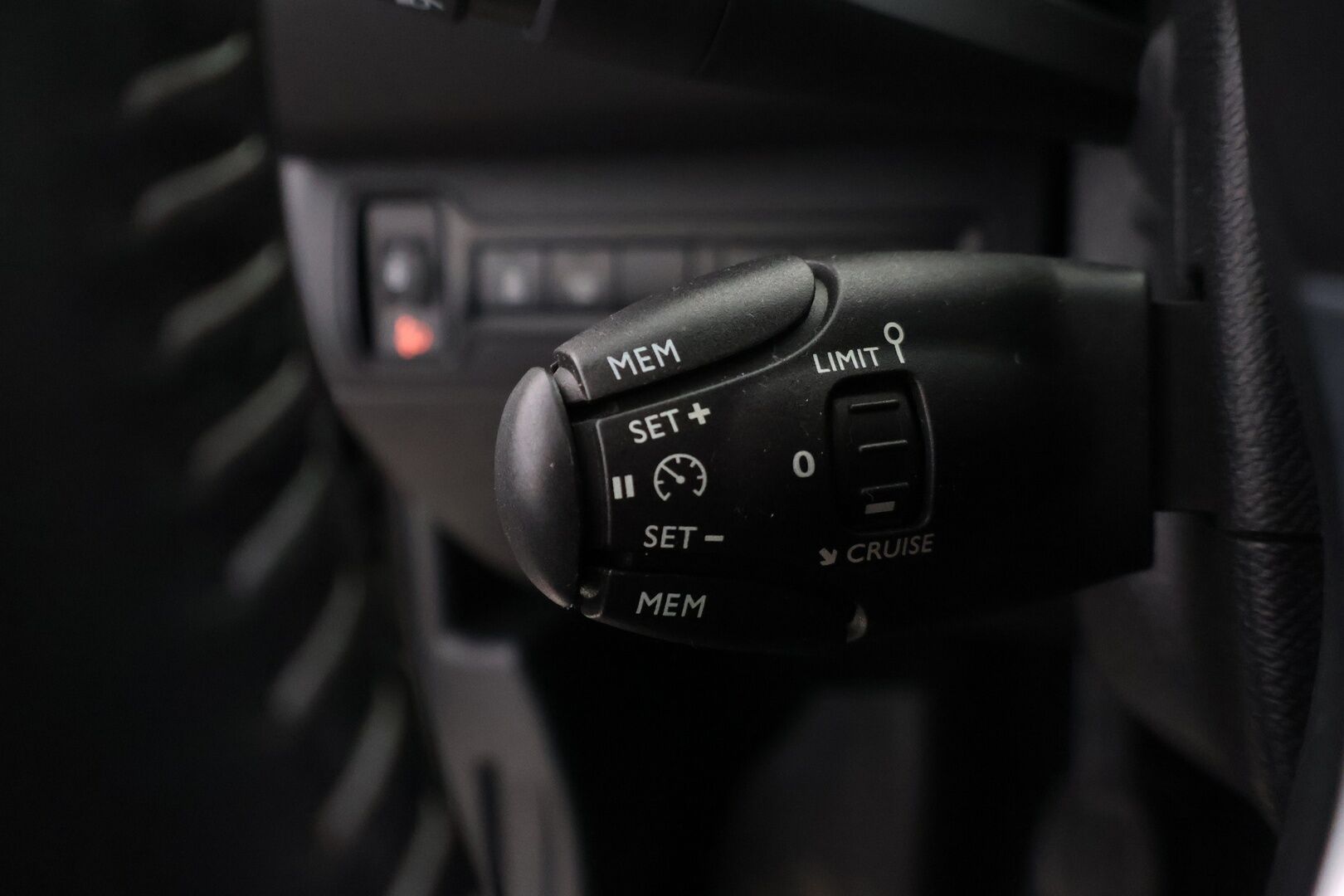 Peugeot 308 2015 Active PureTech 130 - | Vakionopeudensäädin | Lasikatto | Bluetooth | Jakohihna juuri vaihdettu | 2x Renkaat | Suomi-auto |