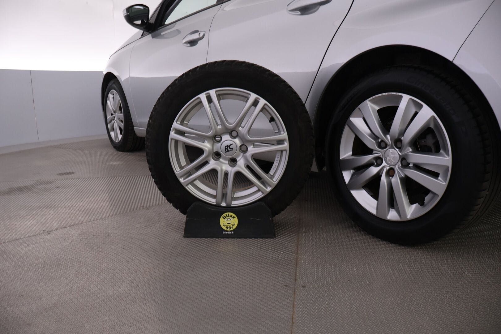 Peugeot 308 2015 Active PureTech 130 - | Vakionopeudensäädin | Lasikatto | Bluetooth | Jakohihna juuri vaihdettu | 2x Renkaat | Suomi-auto |