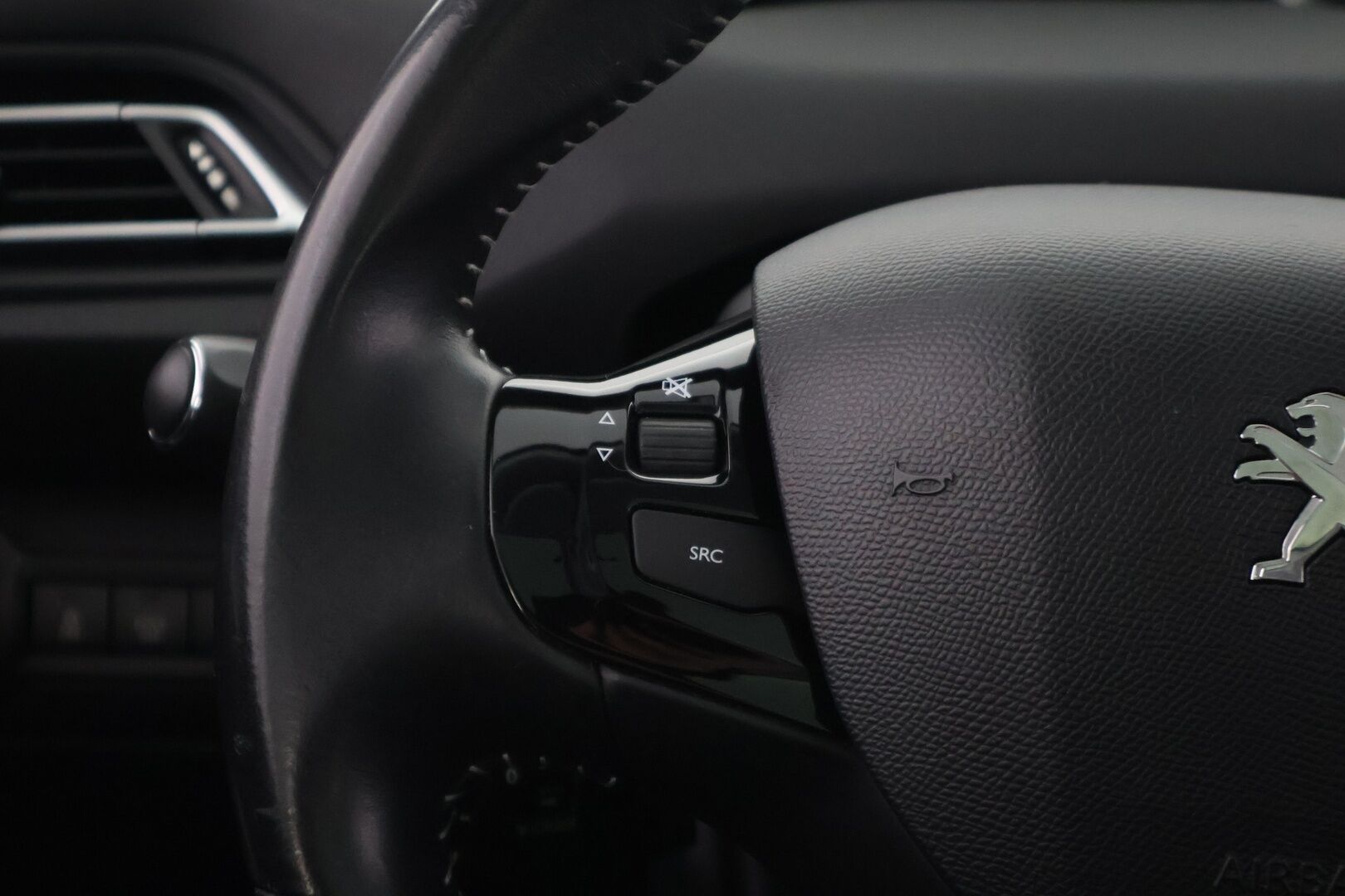 Peugeot 308 2015 Active PureTech 130 - | Vakionopeudensäädin | Lasikatto | Bluetooth | Jakohihna juuri vaihdettu | 2x Renkaat | Suomi-auto |