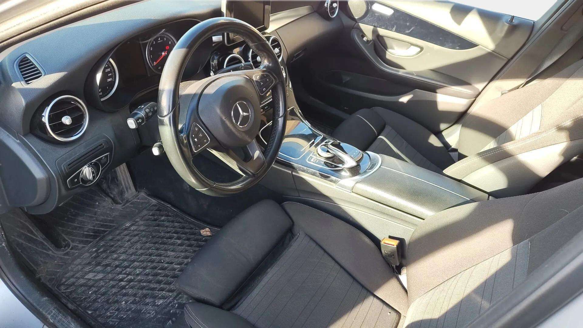 Mercedes-Benz C 2015 180 T A AMG Premium Edition * / 1-Omisteinen Suomi-auto / Vetokoukku / Sähköpenkki *