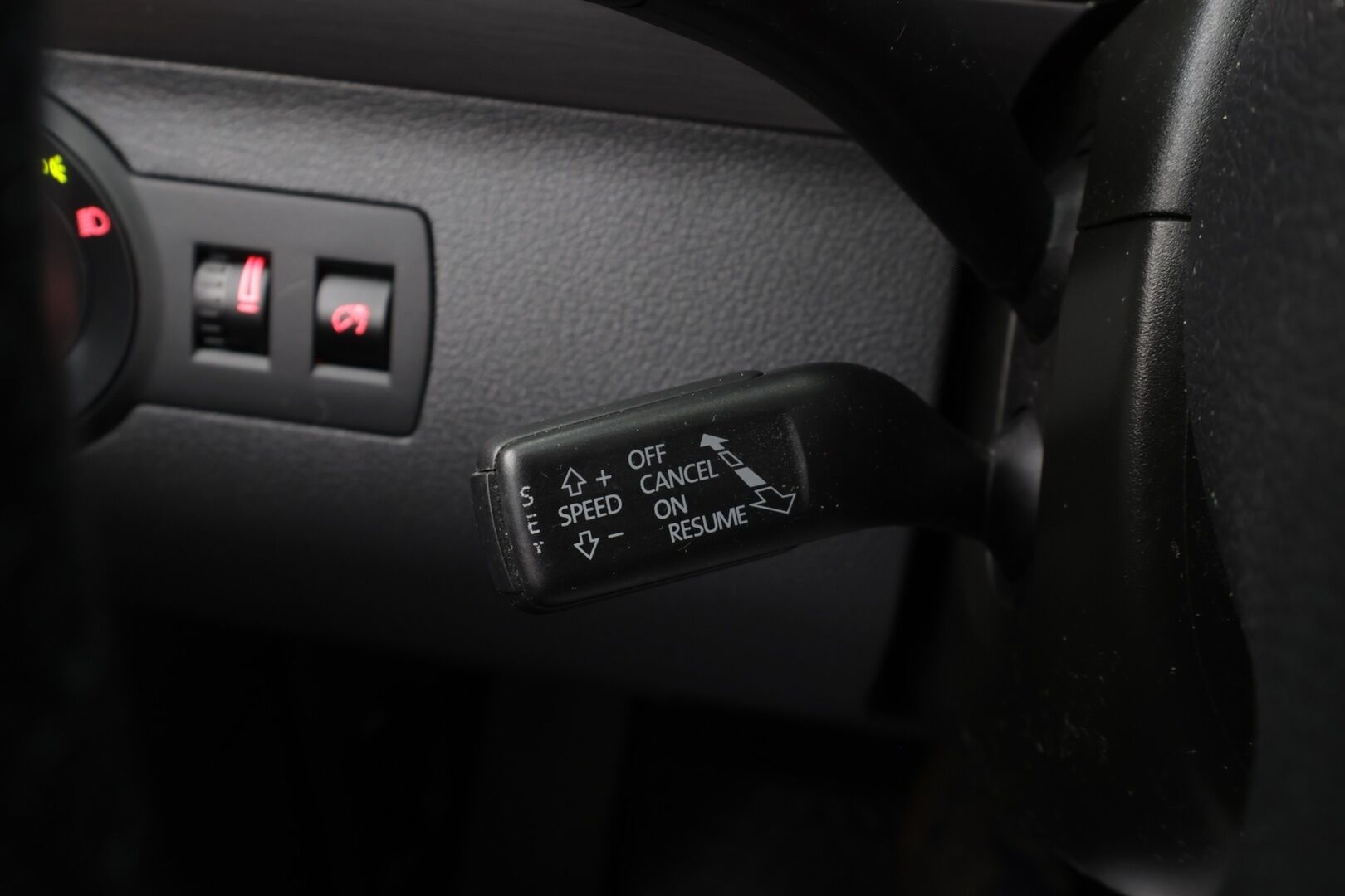 Volkswagen Touran 2015 Family Edition 1,4 TSI 103 kW (140 hv) DSG * Webasto / Koukku / Vakkari / Xenon / P.Kamera * - Suomi-auto / Kahdet renkaat