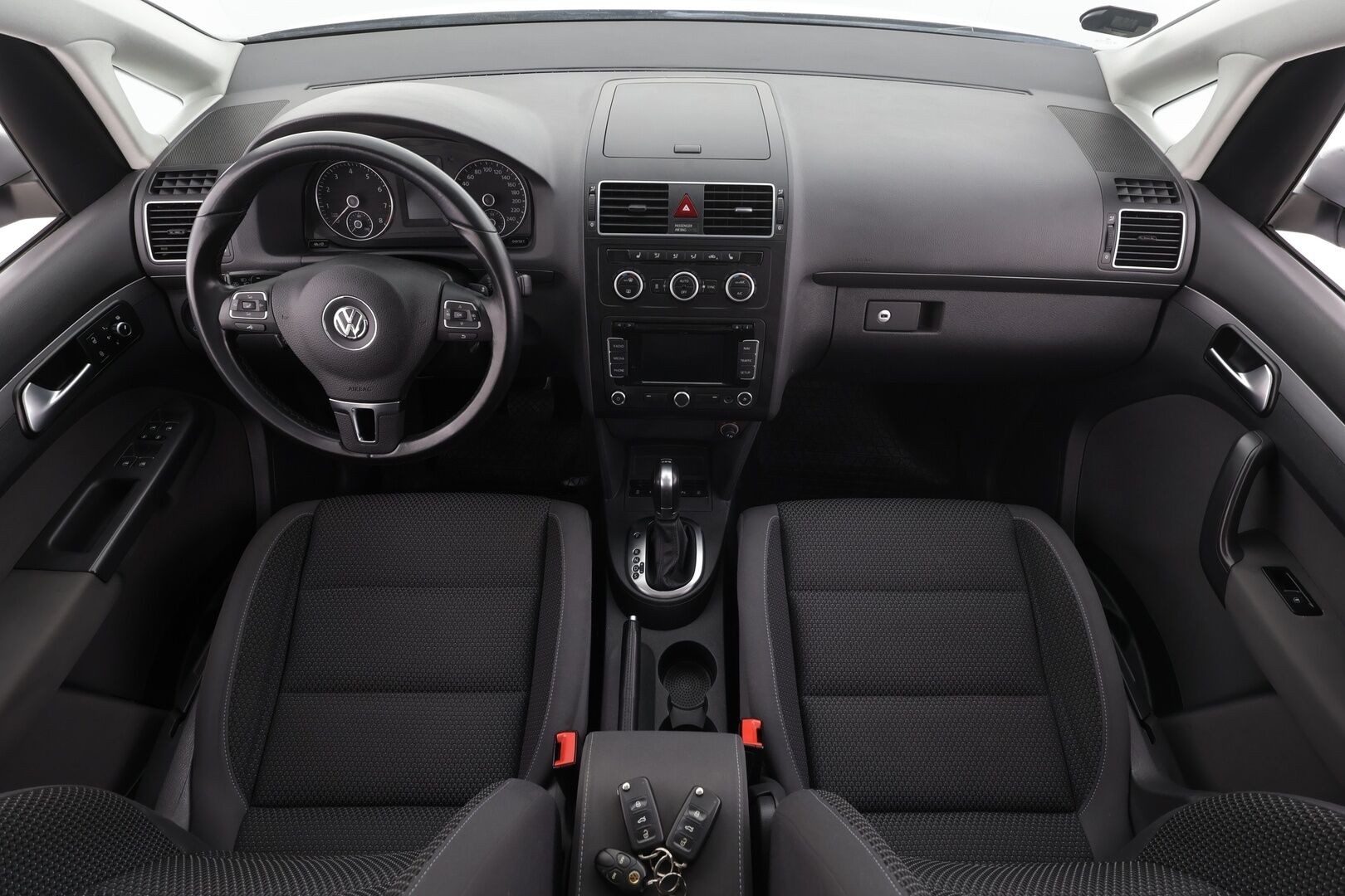 Volkswagen Touran 2015 Family Edition 1,4 TSI 103 kW (140 hv) DSG * Webasto / Koukku / Vakkari / Xenon / P.Kamera * - Suomi-auto / Kahdet renkaat