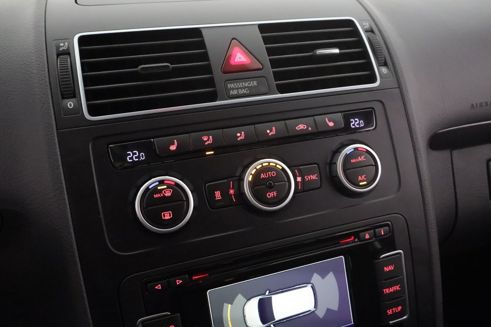 Volkswagen Touran 2015 Family Edition 1,4 TSI 103 kW (140 hv) DSG * Webasto / Koukku / Vakkari / Xenon / P.Kamera * - Suomi-auto / Kahdet renkaat