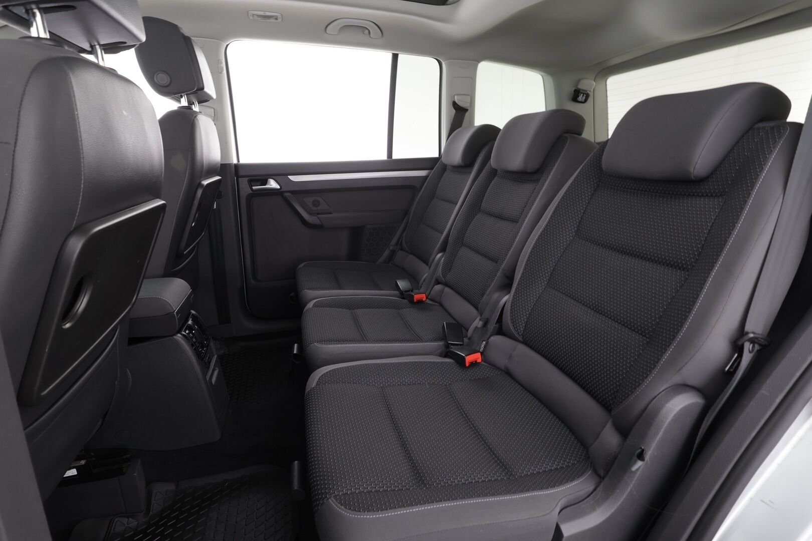 Volkswagen Touran 2015 Family Edition 1,4 TSI 103 kW (140 hv) DSG * Webasto / Koukku / Vakkari / Xenon / P.Kamera * - Suomi-auto / Kahdet renkaat