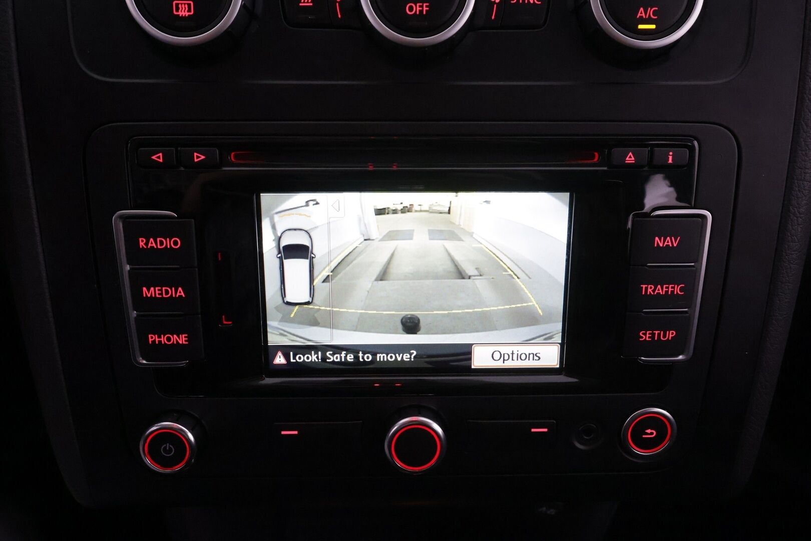 Volkswagen Touran 2015 Family Edition 1,4 TSI 103 kW (140 hv) DSG * Webasto / Koukku / Vakkari / Xenon / P.Kamera * - Suomi-auto / Kahdet renkaat