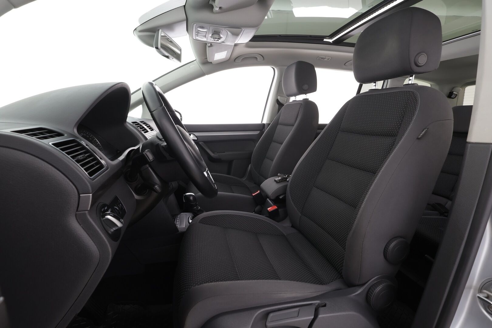 Volkswagen Touran 2015 Family Edition 1,4 TSI 103 kW (140 hv) DSG * Webasto / Koukku / Vakkari / Xenon / P.Kamera * - Suomi-auto / Kahdet renkaat