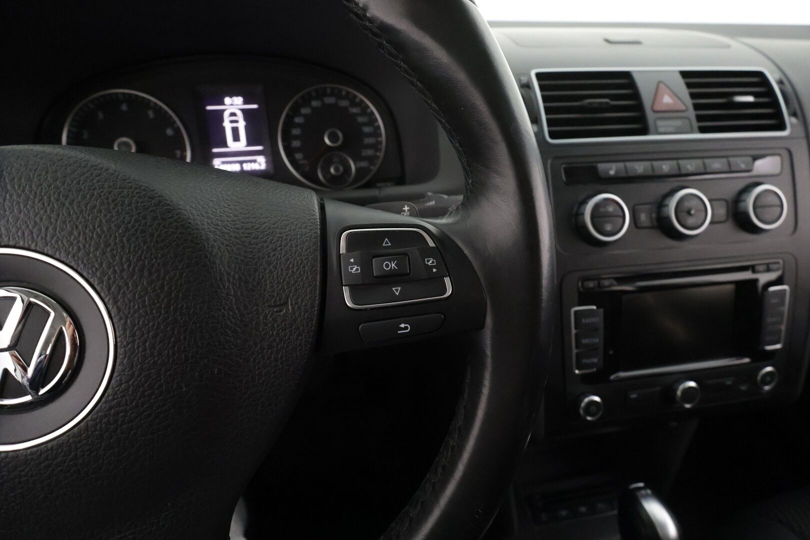 Volkswagen Touran 2015 Family Edition 1,4 TSI 103 kW (140 hv) DSG * Webasto / Koukku / Vakkari / Xenon / P.Kamera * - Suomi-auto / Kahdet renkaat