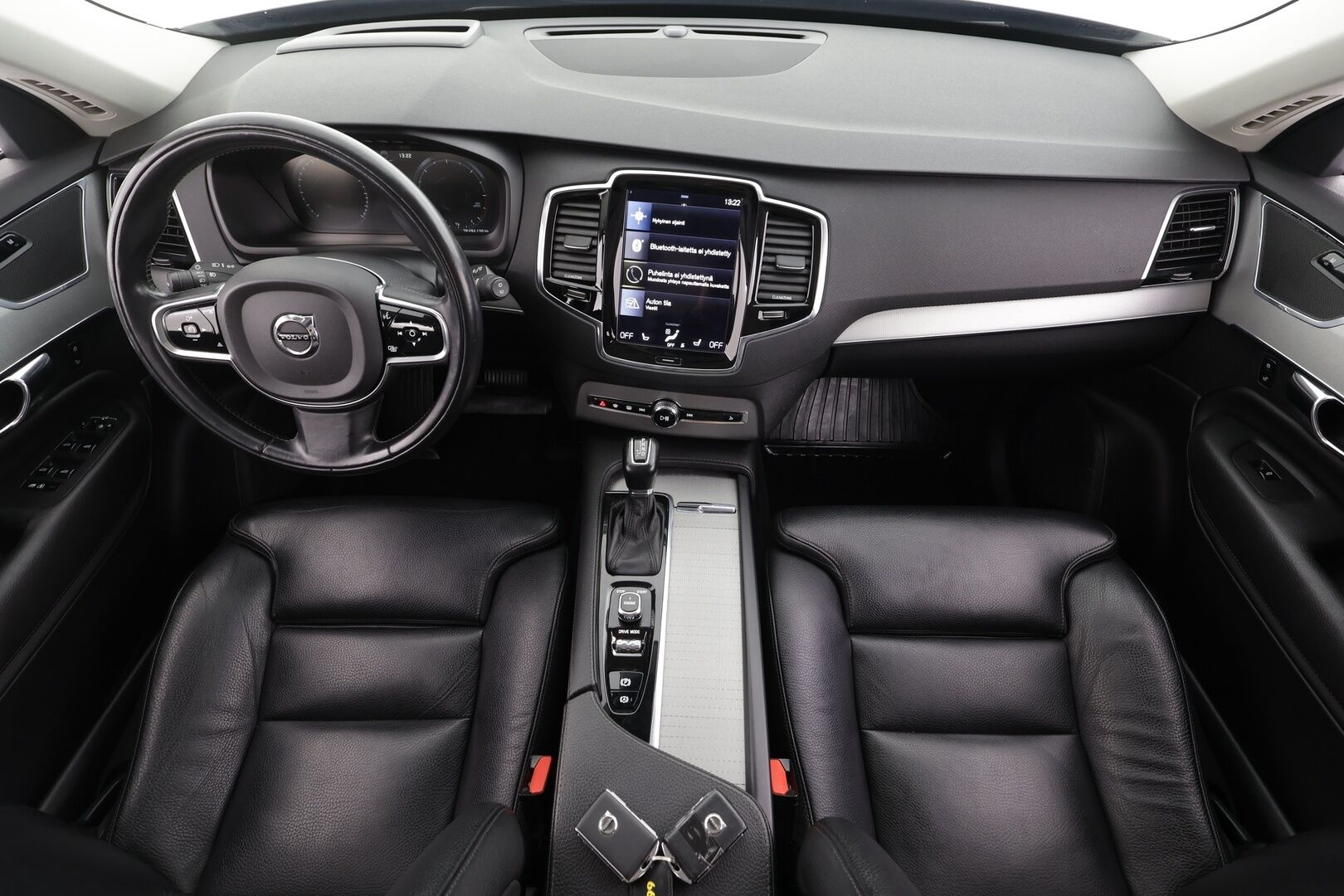 Volvo XC90 2015 D5 AWD Inscription aut 7-P * ACC / HUD / 360° / Muistipenkit / Full LED / Ilma-alusta / Koukku / Keyless / Nahat / Navi * - Suomi-auto / Kahdet renkaat aluvanteilla 