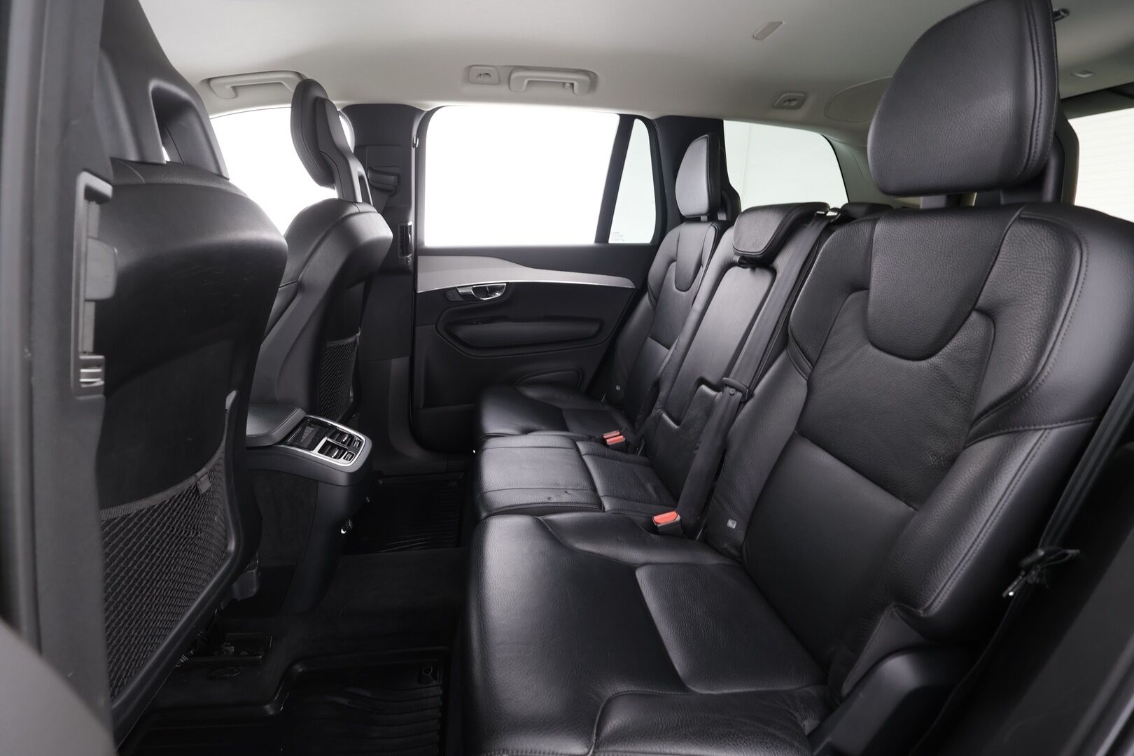 Volvo XC90 2015 D5 AWD Inscription aut 7-P * ACC / HUD / 360° / Muistipenkit / Full LED / Ilma-alusta / Koukku / Keyless / Nahat / Navi * - Suomi-auto / Kahdet renkaat aluvanteilla 