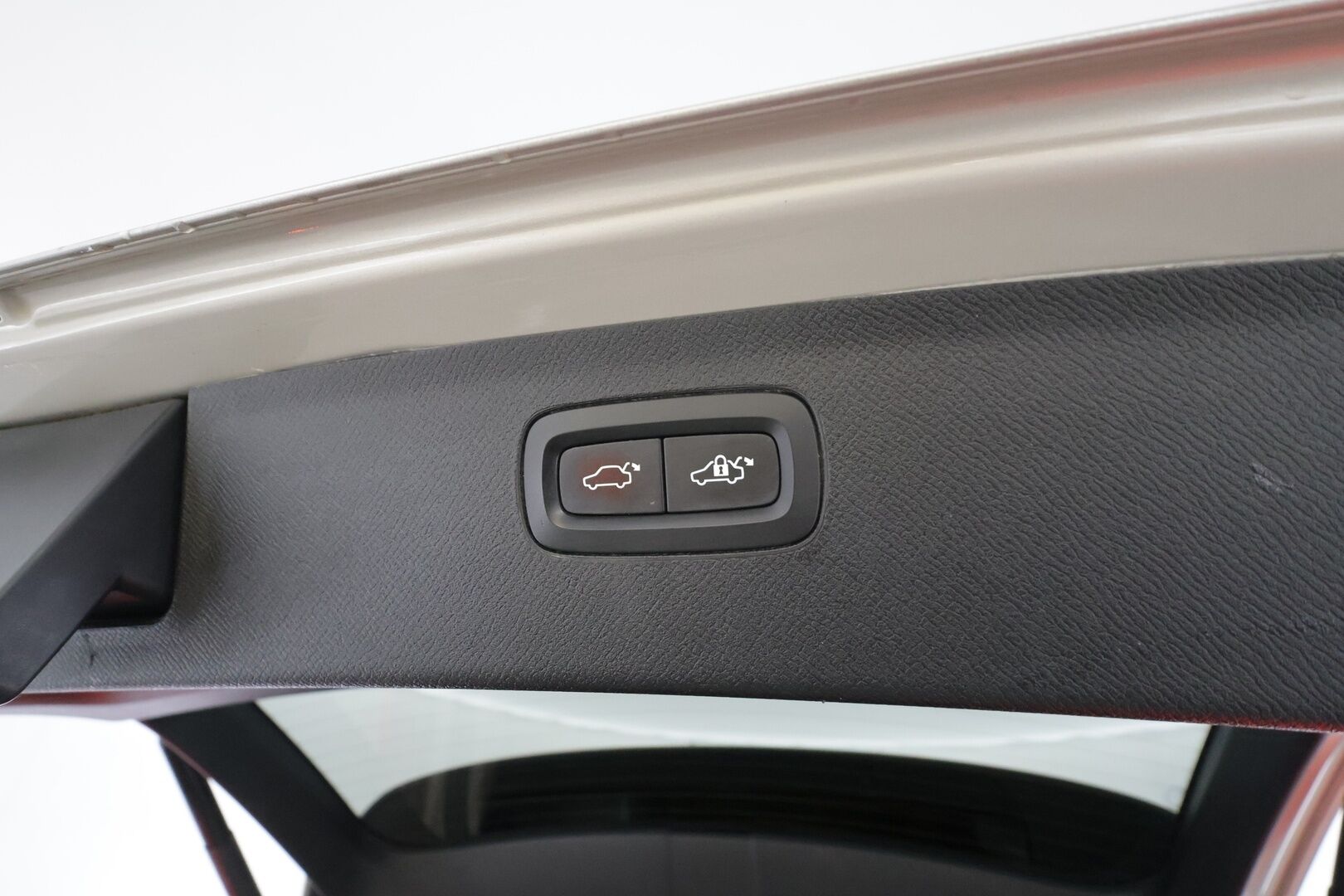 Volvo XC90 2015 D5 AWD Inscription aut 7-P * ACC / HUD / 360° / Muistipenkit / Full LED / Ilma-alusta / Koukku / Keyless / Nahat / Navi * - Suomi-auto / Kahdet renkaat aluvanteilla 