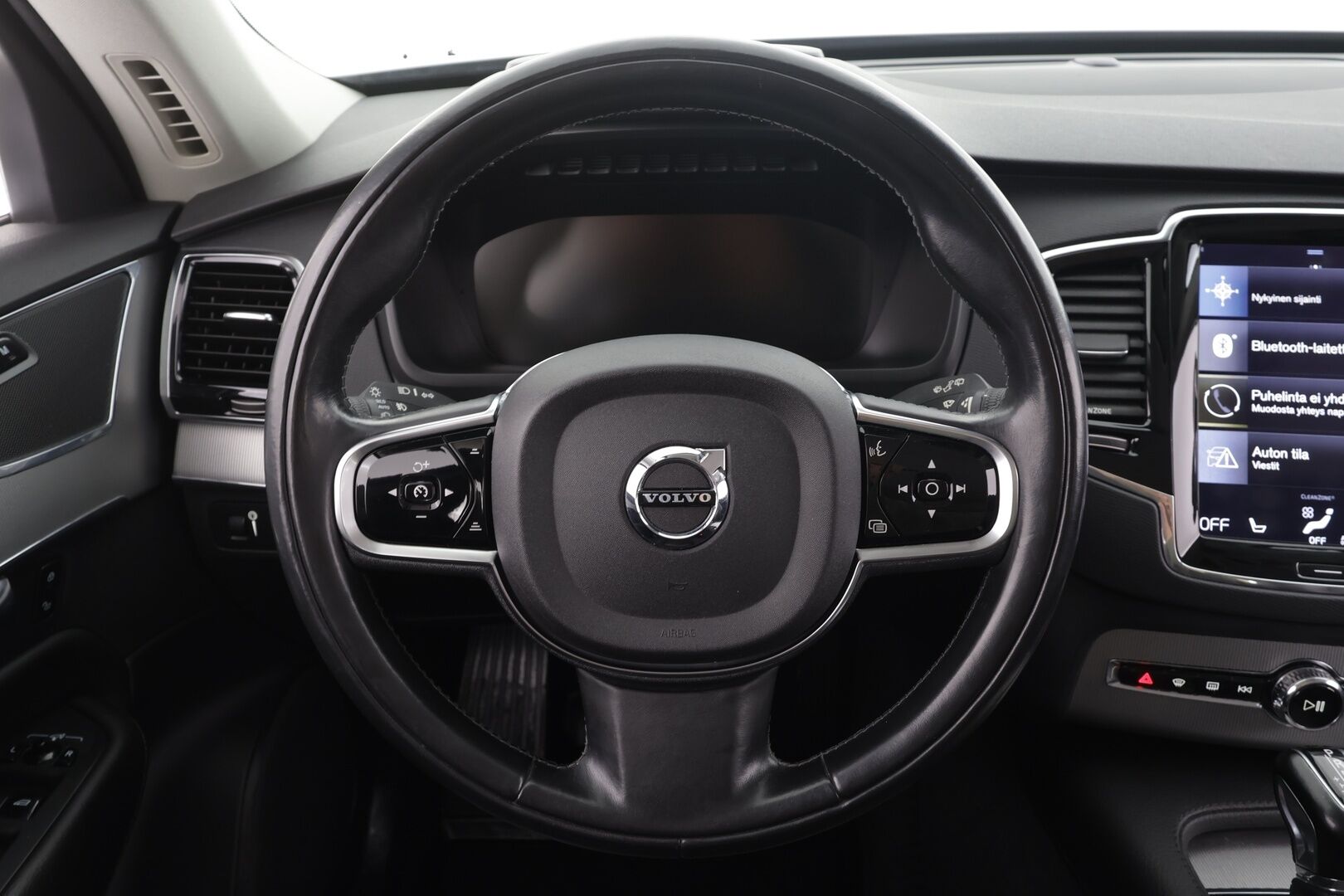 Volvo XC90 2015 D5 AWD Inscription aut 7-P * ACC / HUD / 360° / Muistipenkit / Full LED / Ilma-alusta / Koukku / Keyless / Nahat / Navi * - Ilman AD-blue järjestelmää / Suomi-auto / Kahdet renkaat aluvanteilla - HULLUT AVAJAISHULINAT KORKOTARJOUS 3,29 %