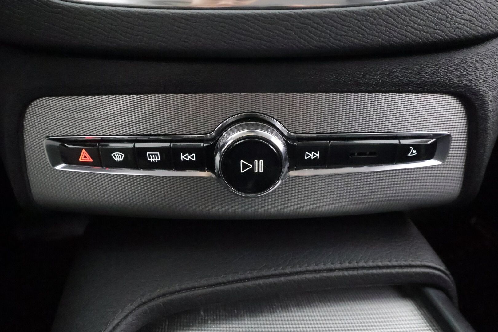 Volvo XC90 2015 D5 AWD Inscription aut 7-P * ACC / HUD / 360° / Muistipenkit / Full LED / Ilma-alusta / Koukku / Keyless / Nahat / Navi * - Ilman AD-blue järjestelmää / Suomi-auto / Kahdet renkaat aluvanteilla - HULLUT AVAJAISHULINAT KORKOTARJOUS 3,29 %