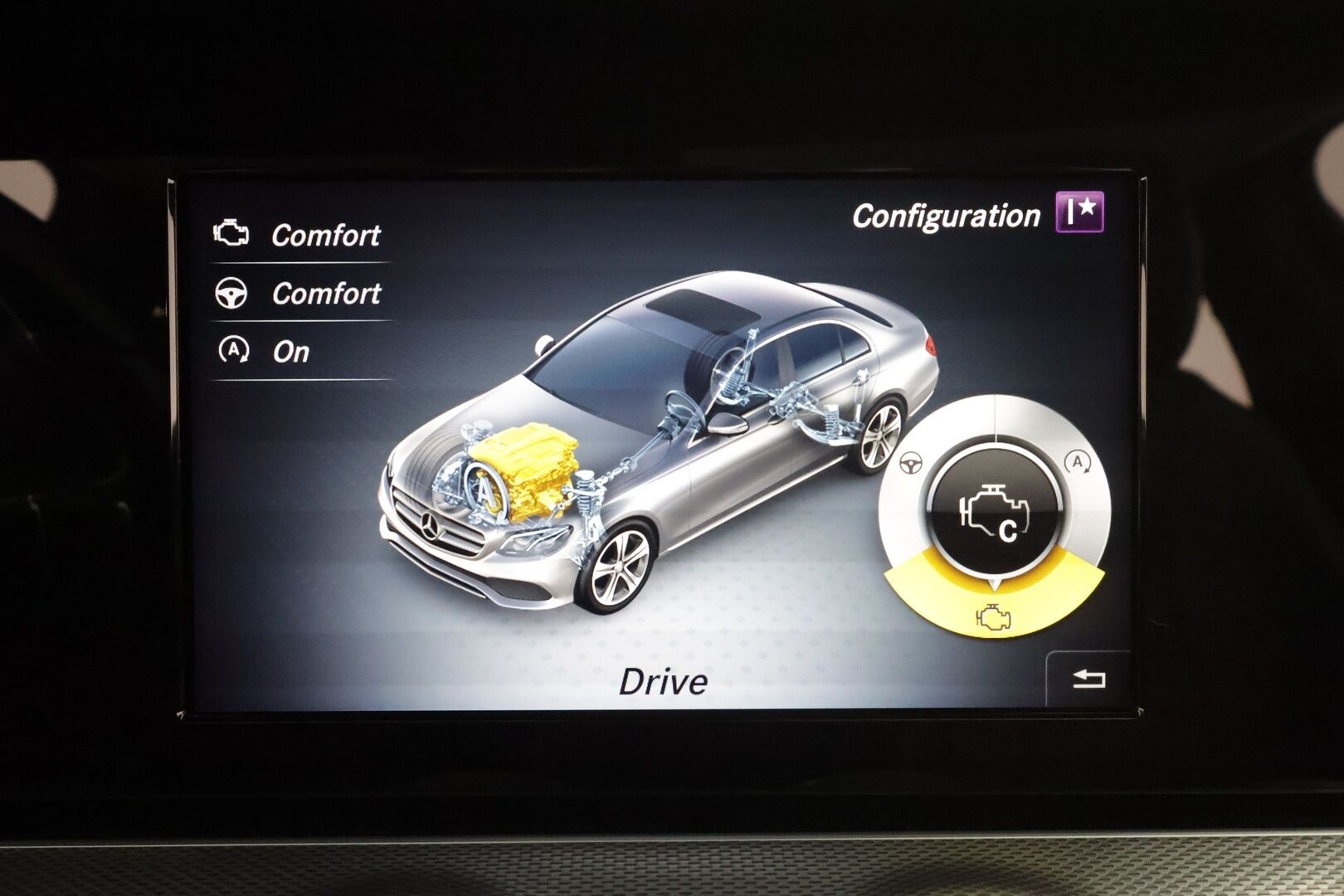 Mercedes-Benz E 2017 220 d 4Matic A Business * Distronic / Koukku / LED-High Performance / P.kamera / Navi / Sportpenkit * - Merkkihuollot / Kahdet renkaat aluvanteilla - HULLUT AVAJAISHULINAT KORKOTARJOUS 3,29 %