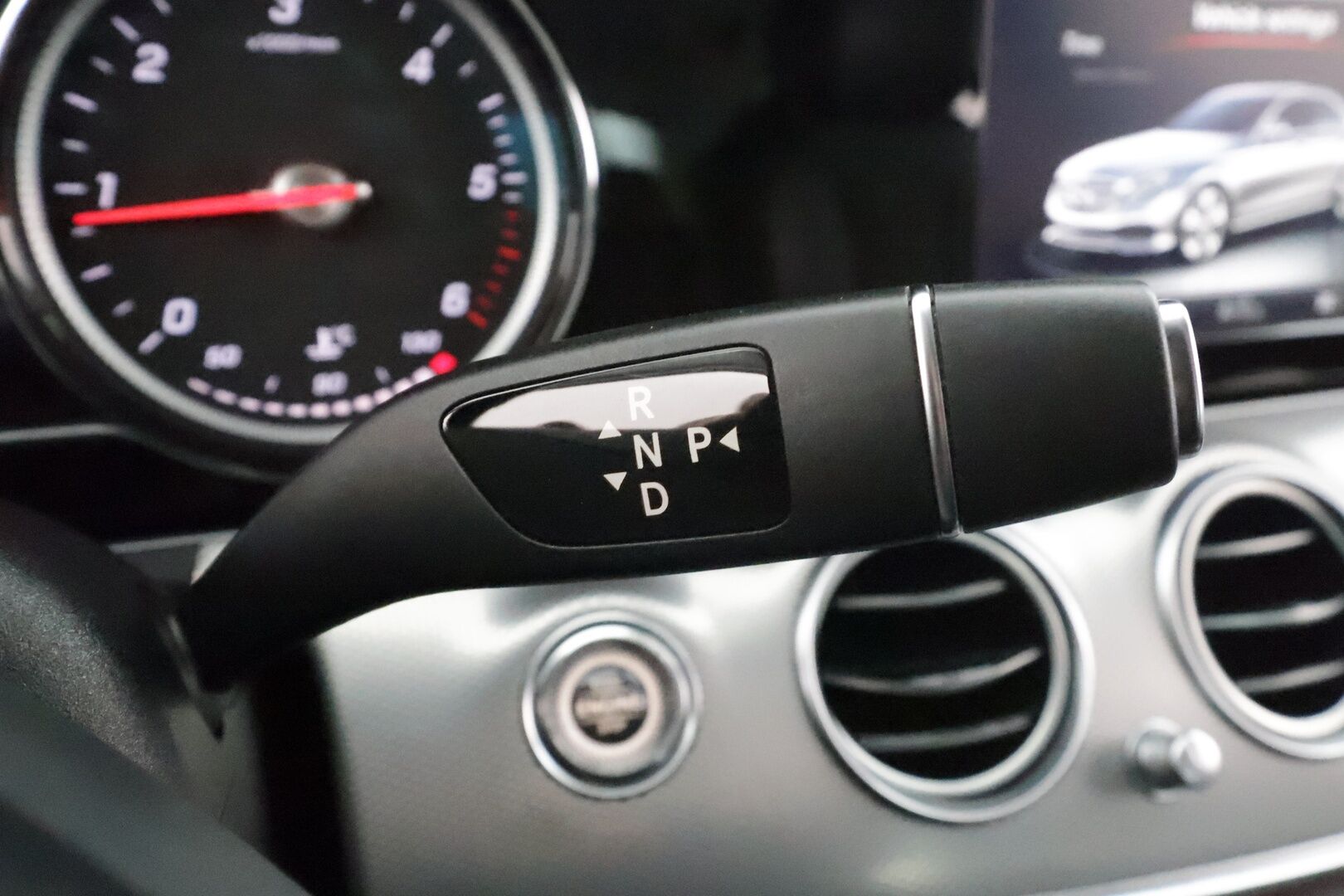 Mercedes-Benz E 2017 220 d 4Matic A Business * Distronic / Koukku / LED-High Performance / P.kamera / Navi / Sportpenkit * - Merkkihuollot / Kahdet renkaat aluvanteilla