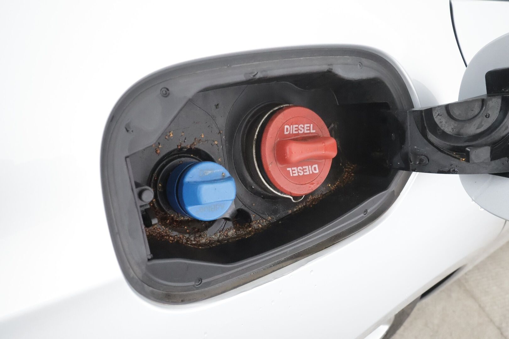 Mercedes-Benz E 2017 220 d 4Matic A Business * Distronic / Koukku / LED-High Performance / P.kamera / Navi / Sportpenkit * - Merkkihuollot / Kahdet renkaat aluvanteilla - HULLUT AVAJAISHULINAT KORKOTARJOUS 3,29 %