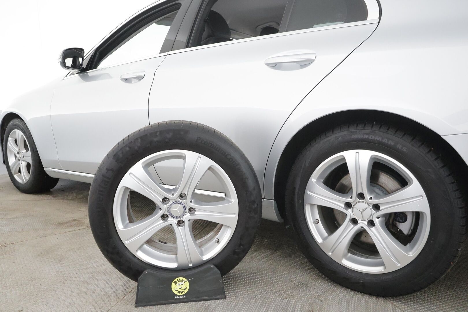 Mercedes-Benz E 2017 220 d 4Matic A Business * Distronic / Koukku / LED-High Performance / P.kamera / Navi / Sportpenkit * - Merkkihuollot / Kahdet renkaat aluvanteilla - HULLUT AVAJAISHULINAT KORKOTARJOUS 3,29 %