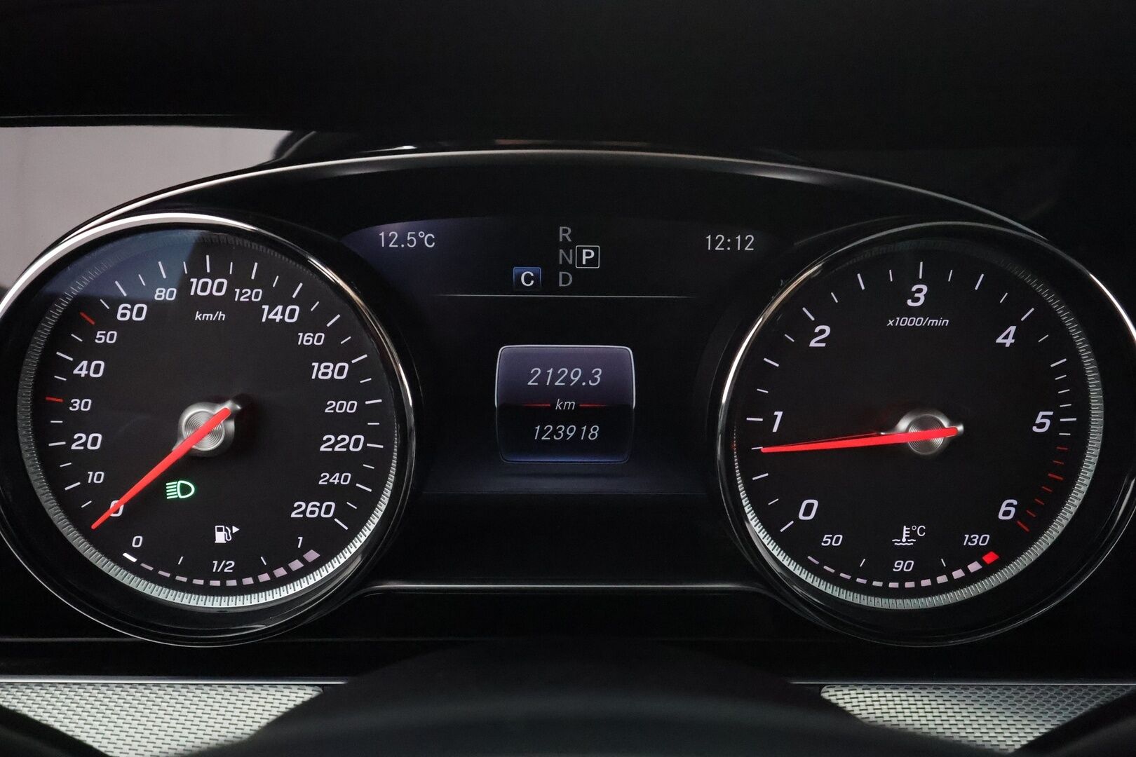 Mercedes-Benz E 2017 220 d 4Matic A Business * Distronic / Koukku / LED-High Performance / P.kamera / Navi / Sportpenkit * - Merkkihuollot / Kahdet renkaat aluvanteilla