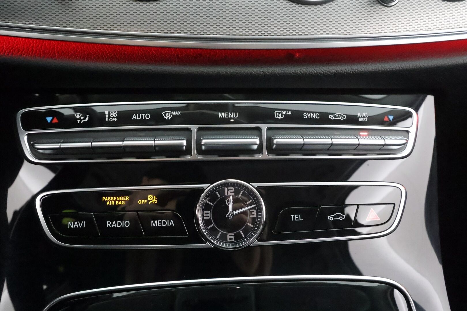 Mercedes-Benz E 2017 220 d 4Matic A Business * Distronic / Koukku / LED-High Performance / P.kamera / Navi / Sportpenkit * - Merkkihuollot / Kahdet renkaat aluvanteilla