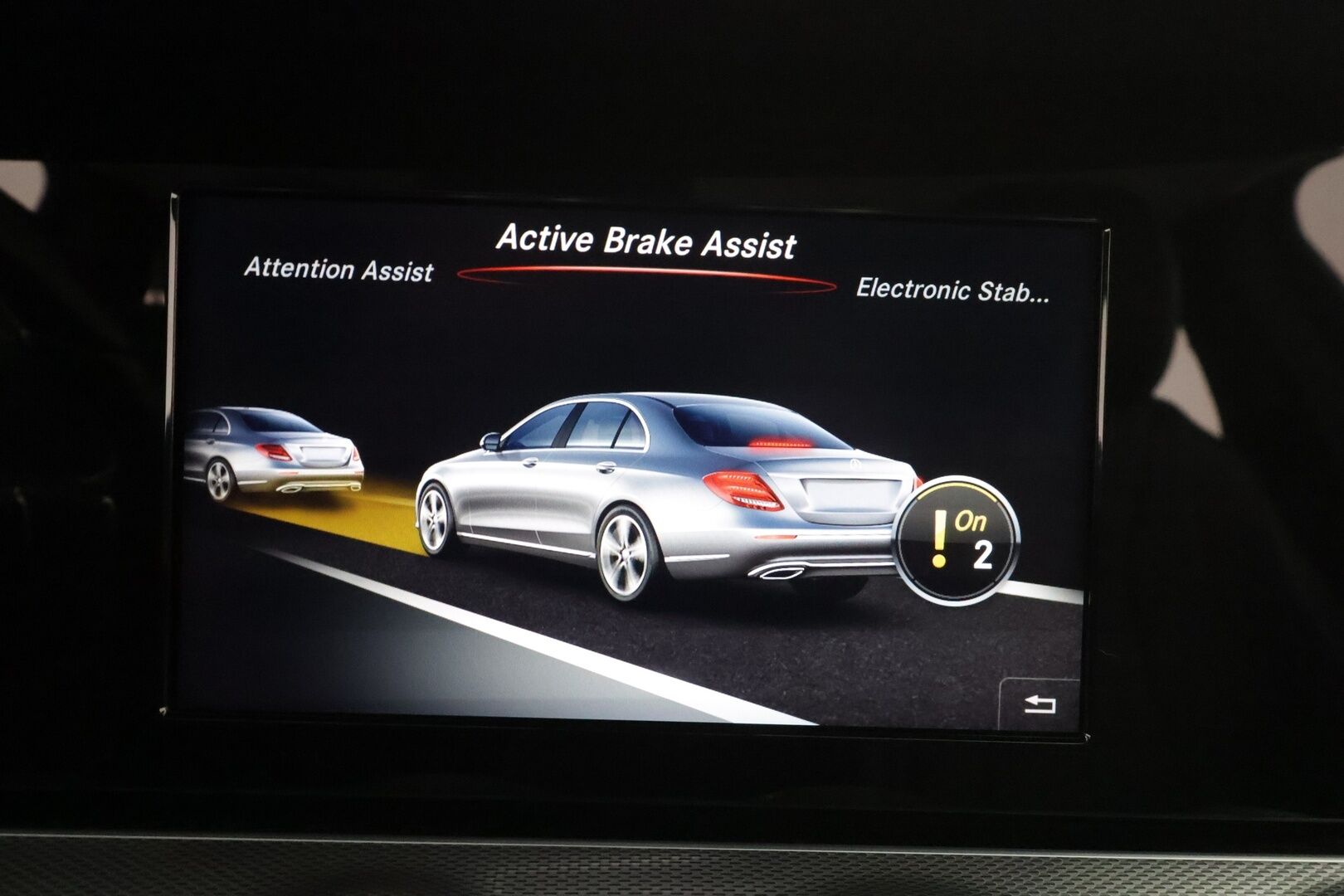 Mercedes-Benz E 2017 220 d 4Matic A Business * Distronic / Koukku / LED-High Performance / P.kamera / Navi / Sportpenkit * - Merkkihuollot / Kahdet renkaat aluvanteilla - HULLUT AVAJAISHULINAT KORKOTARJOUS 3,29 %