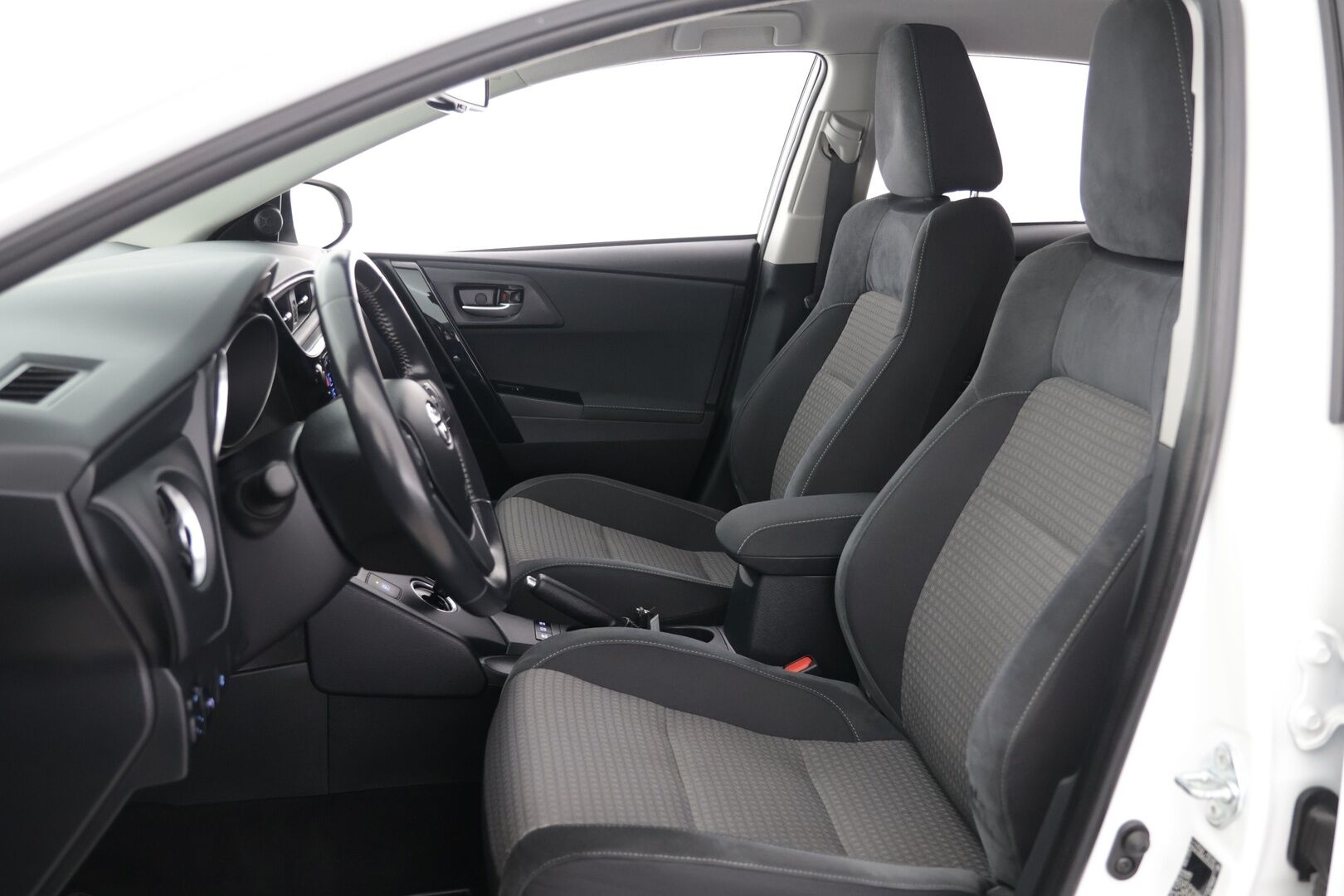 Toyota Auris 2018 1,8 Hybrid Active Comfort - | P-Kamera | KeylessGo | Vakkari | Kaistavahti | Huippusiisti! |