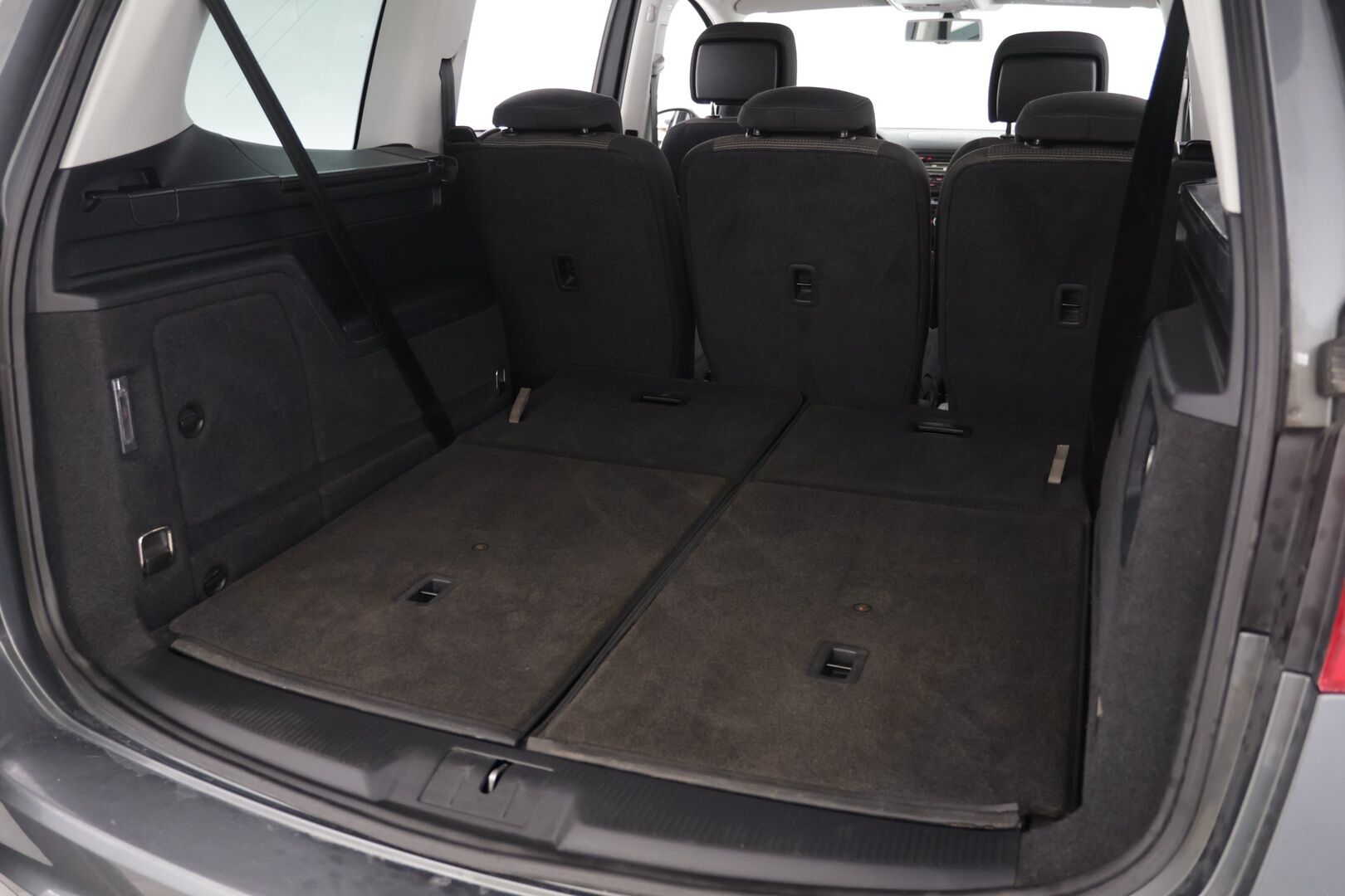 Volkswagen Sharan 2015 Family Edition Comfortline 2,0 TDI 103 kW DSG 7-P * Webasto / Xenon / Vakkari / Vetokoukku * - Suomi-auto / 2x aluvanteet / Juuri huollettu - HULLUT AVAJAISHULINAT KORKOTARJOUS 3,29 %