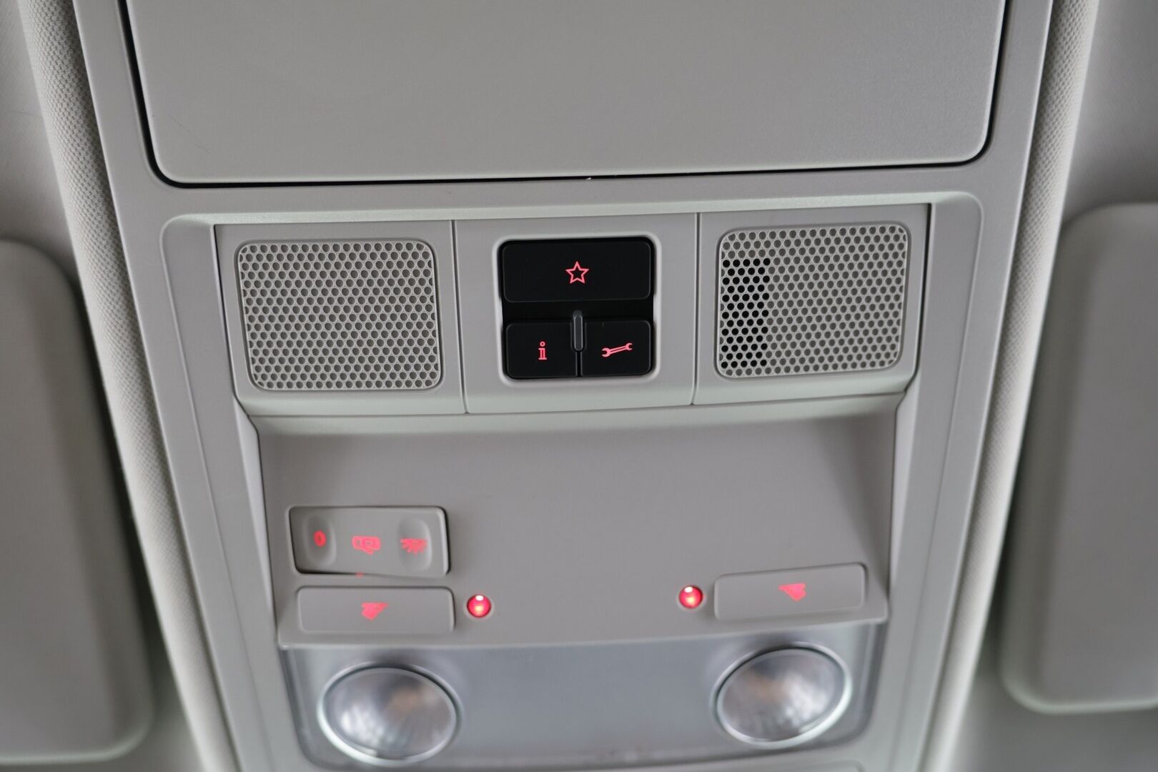 Volkswagen Sharan 2015 Family Edition Comfortline 2,0 TDI 103 kW DSG 7-P * Webasto / Xenon / Vakkari / Vetokoukku * - Suomi-auto / 2x aluvanteet / Juuri huollettu - HULLUT AVAJAISHULINAT KORKOTARJOUS 3,29 %