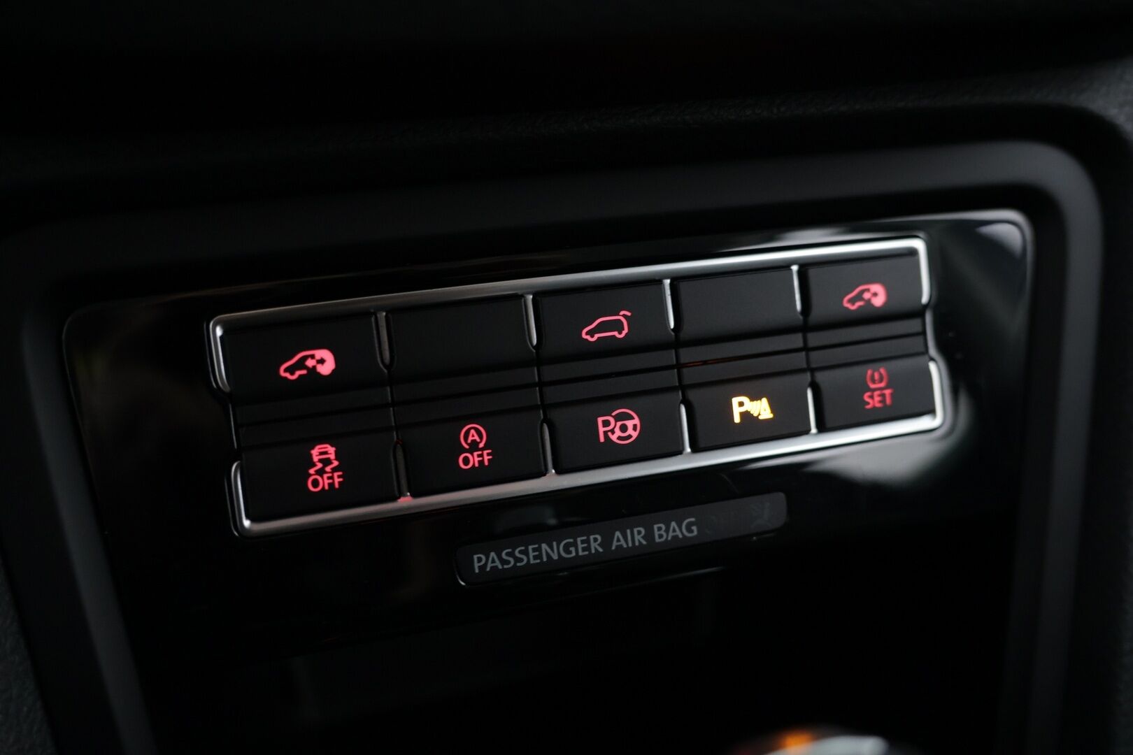 Volkswagen Sharan 2015 Family Edition Comfortline 2,0 TDI 103 kW DSG 7-P * Webasto / Xenon / Vakkari / Vetokoukku * - Suomi-auto / 2x aluvanteet / Juuri huollettu - HULLUT AVAJAISHULINAT KORKOTARJOUS 3,29 %