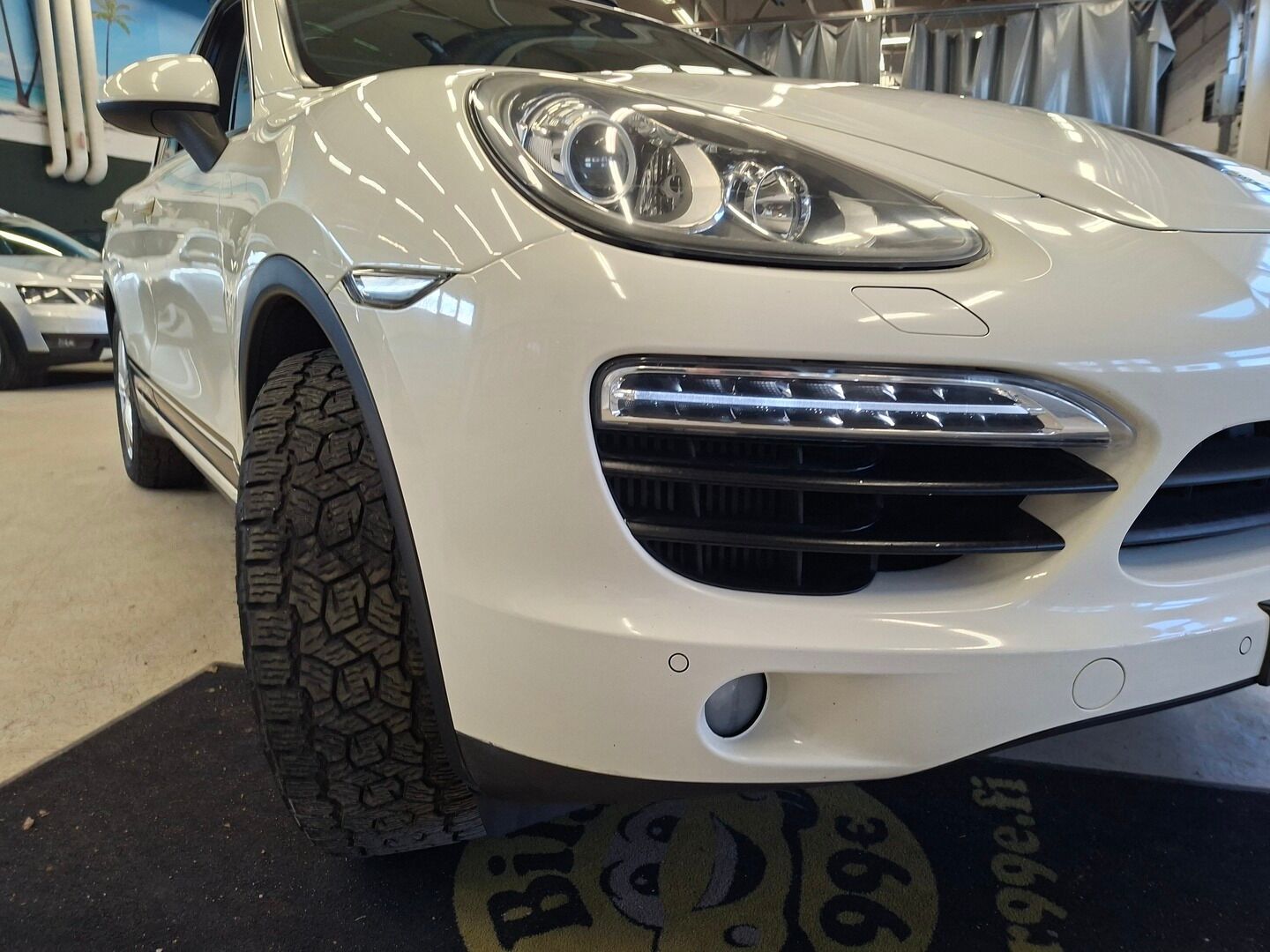 Porsche Cayenne 2011 Diesel Tiptronic * YritysOutlet - Myydään vain yrityksille / Panorama / PA-Lämmitin / Vetokoukku * - YritysOutlet - Myydään vain yrityksille / 2x Porschen vanteet! / Hyvin huollettu / Todella siisti! / Katsastus 01/2027