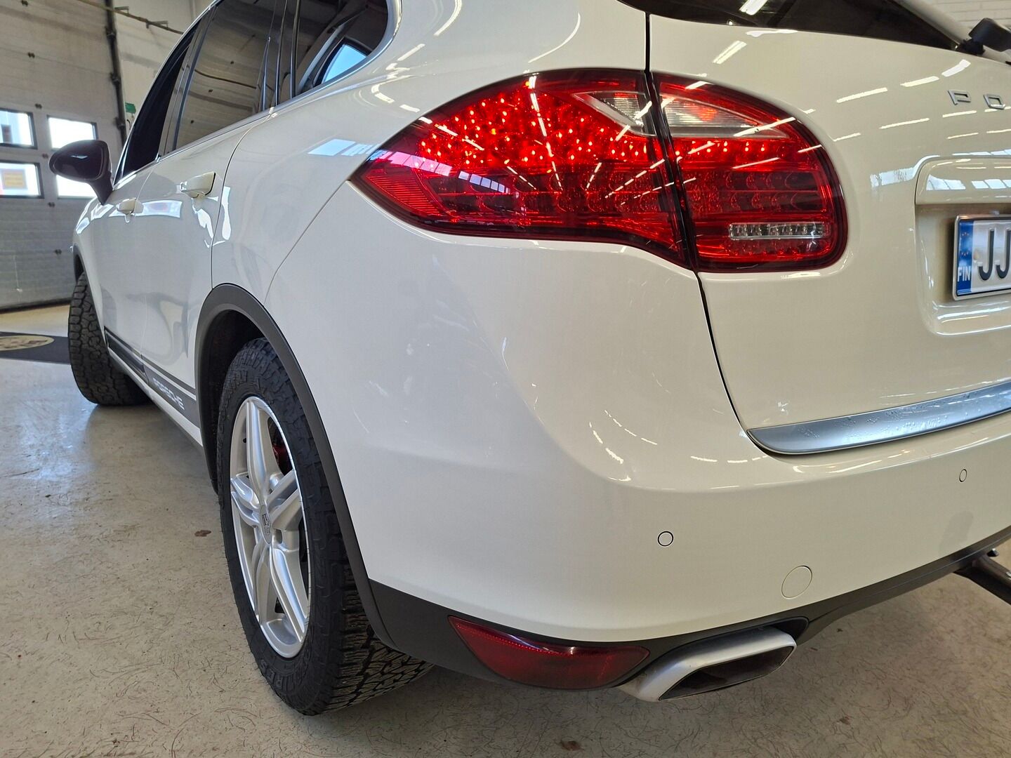 Porsche Cayenne 2011 Diesel Tiptronic * YritysOutlet - Myydään vain yrityksille / Panorama / PA-Lämmitin / Vetokoukku * - YritysOutlet - Myydään vain yrityksille / 2x Porschen vanteet! / Hyvin huollettu / Todella siisti! / Katsastus 01/2027