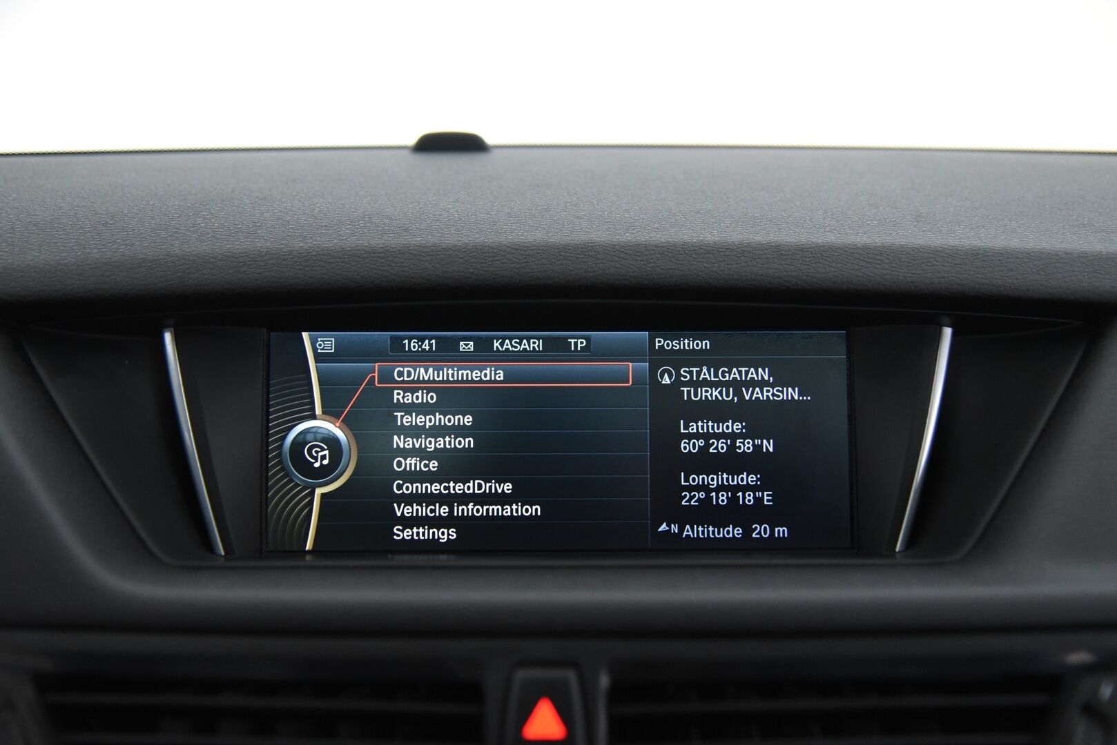 BMW X1 2013 sDrive16d TwinPower Turbo E84 Business xLine / Sporttinahat / HiFi / Prof.navi / Panorama - Tutkat / 2x renkaat / Huoltokirja - Osta nyt, maksa vasta ensi vuonna