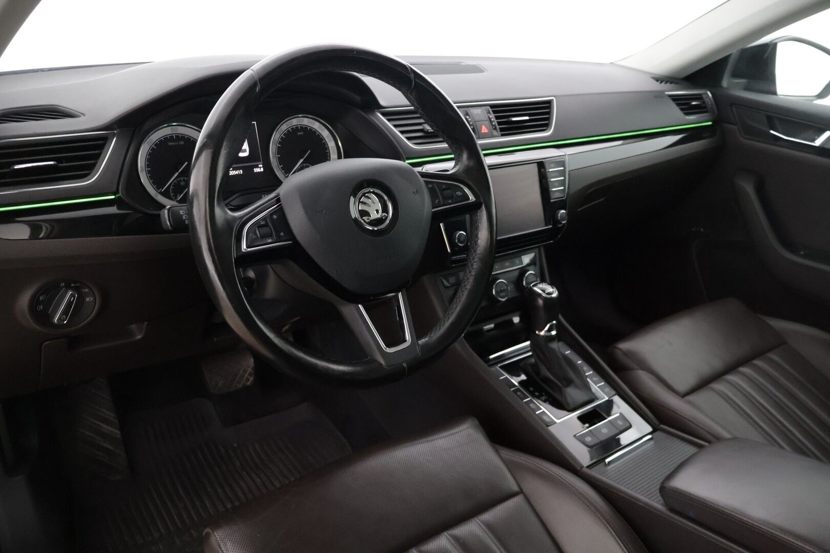 Skoda Superb 2016 Combi 2,0 TDI 190 4x4 L&K DSG Autom. * Webasto / Panorama / Canton / Tuuletetut istuimet / Vetokoukku / ACC / S.Luukku * - * Juuri huollettu! / Jakohihna 03/2024 / Suomi-auto / 2x Renkaat *