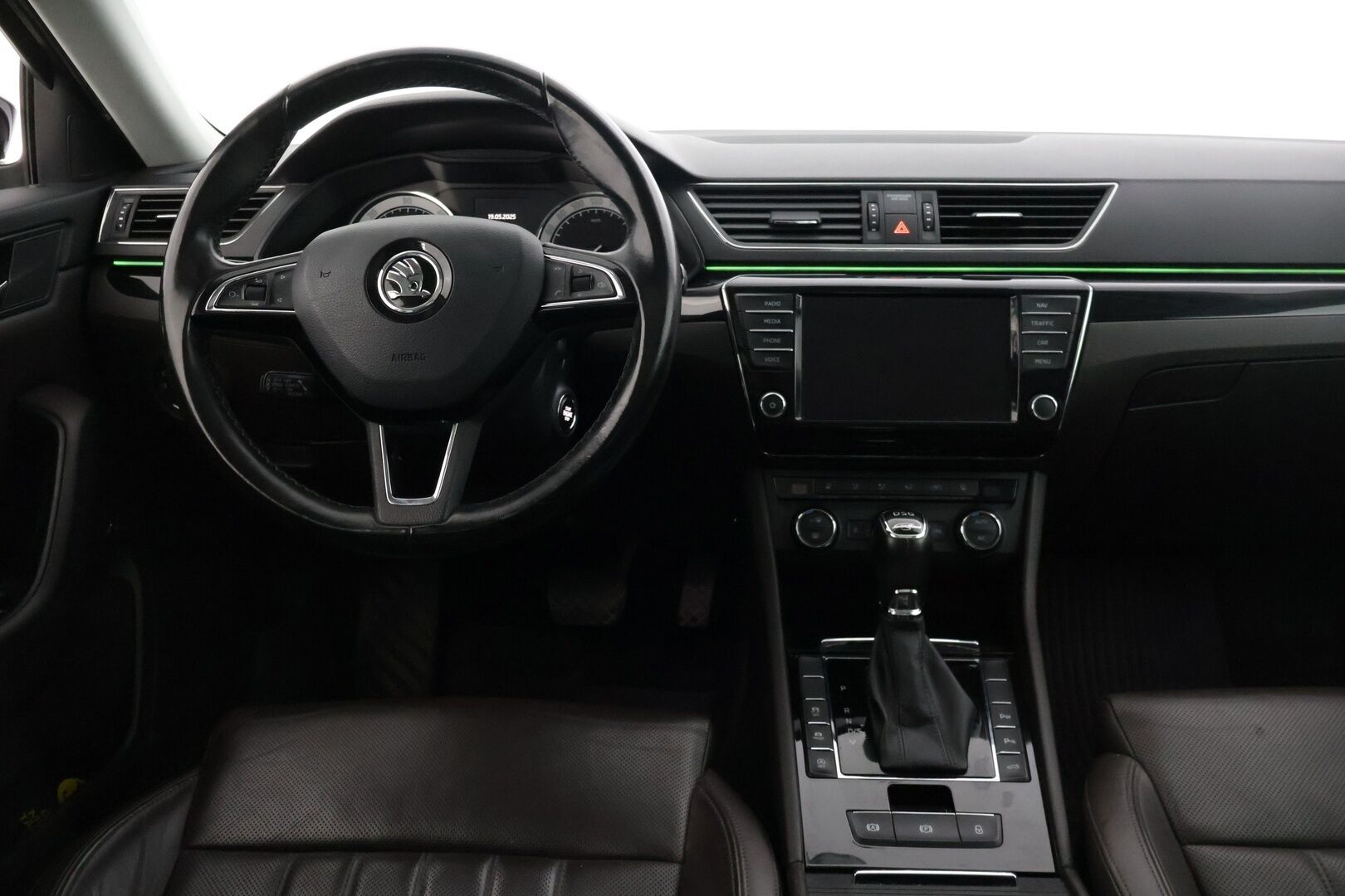 Skoda Superb 2016 Combi 2,0 TDI 190 4x4 L&K DSG Autom. * Webasto / Panorama / Canton / Tuuletetut istuimet / Vetokoukku / ACC / S.Luukku * - * Juuri huollettu! / Jakohihna 03/2024 / Suomi-auto / 2x Renkaat *