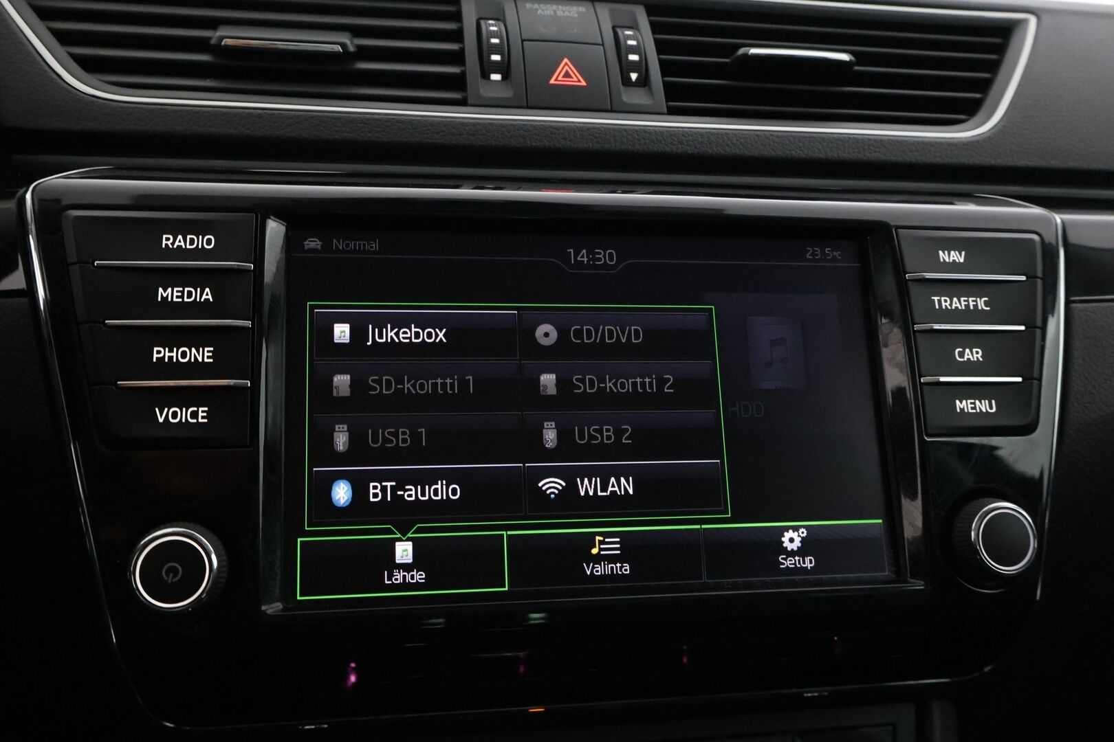 Skoda Superb 2016 Combi 2,0 TDI 190 4x4 L&K DSG Autom. * Webasto / Panorama / Canton / Tuuletetut istuimet / Vetokoukku / ACC / S.Luukku * - * Juuri huollettu! / Jakohihna 03/2024 / Suomi-auto / 2x Renkaat *