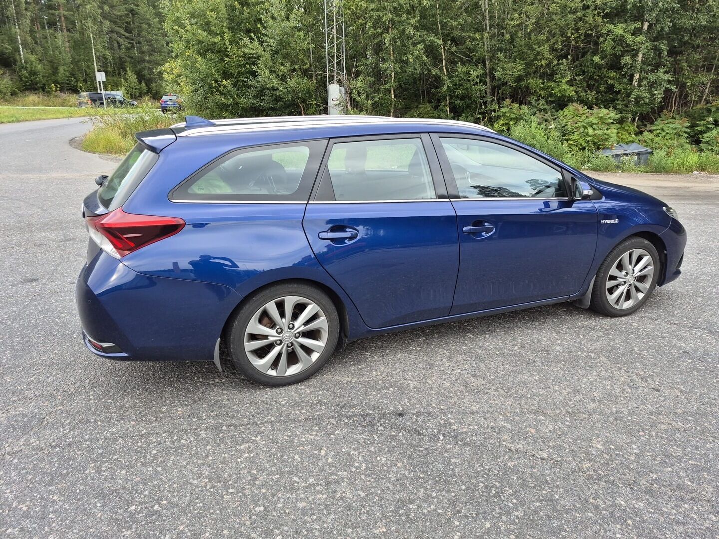 Toyota Auris 2016 Touring Sports 1,8 Hybrid Active - | Suomi-auto | Täydellinen merkkiliikkeen huoltokirja | Lohkolämmitin | Vakionopeudensäädin |