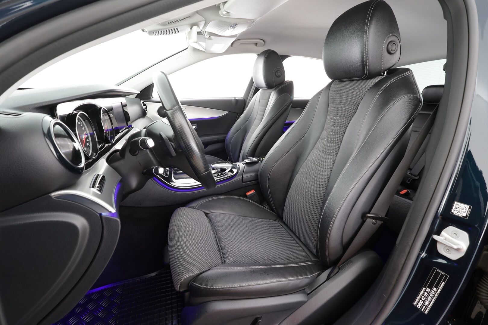 Mercedes-Benz E 2016 220 d A Premium Business * Distronic+ / Multibeam / 360° / Sportpenkit / Navi / Kaistavahti / Keyless * - *Juuri tehty B huolto / Suomi-auto / Kahdet renkaat&vanteet*