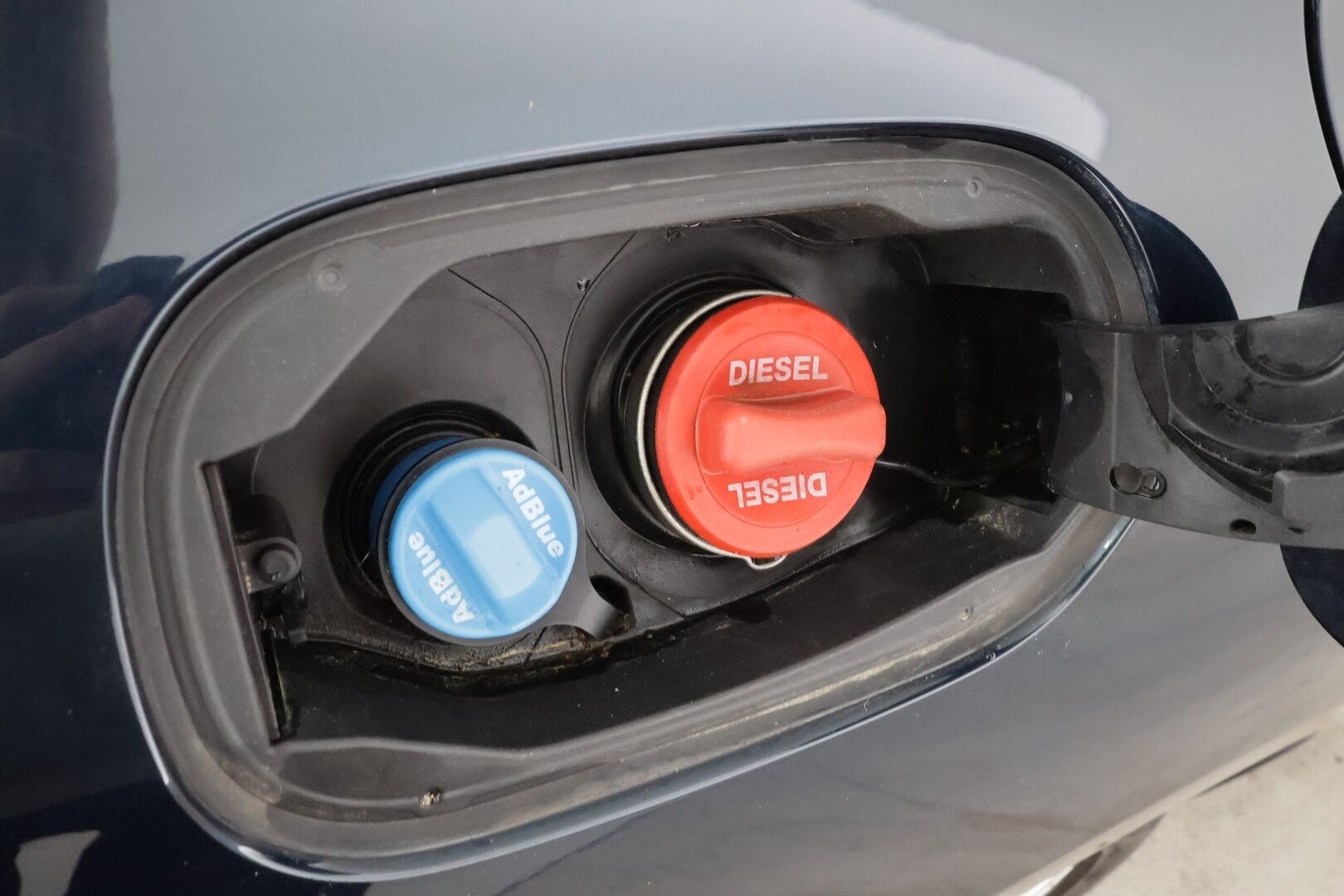 Mercedes-Benz E 2016 220 d A Premium Business * Distronic+ / Multibeam / 360° / Sportpenkit / Navi / Kaistavahti / Keyless * - *Juuri tehty B huolto / Suomi-auto / Kahdet renkaat&vanteet*