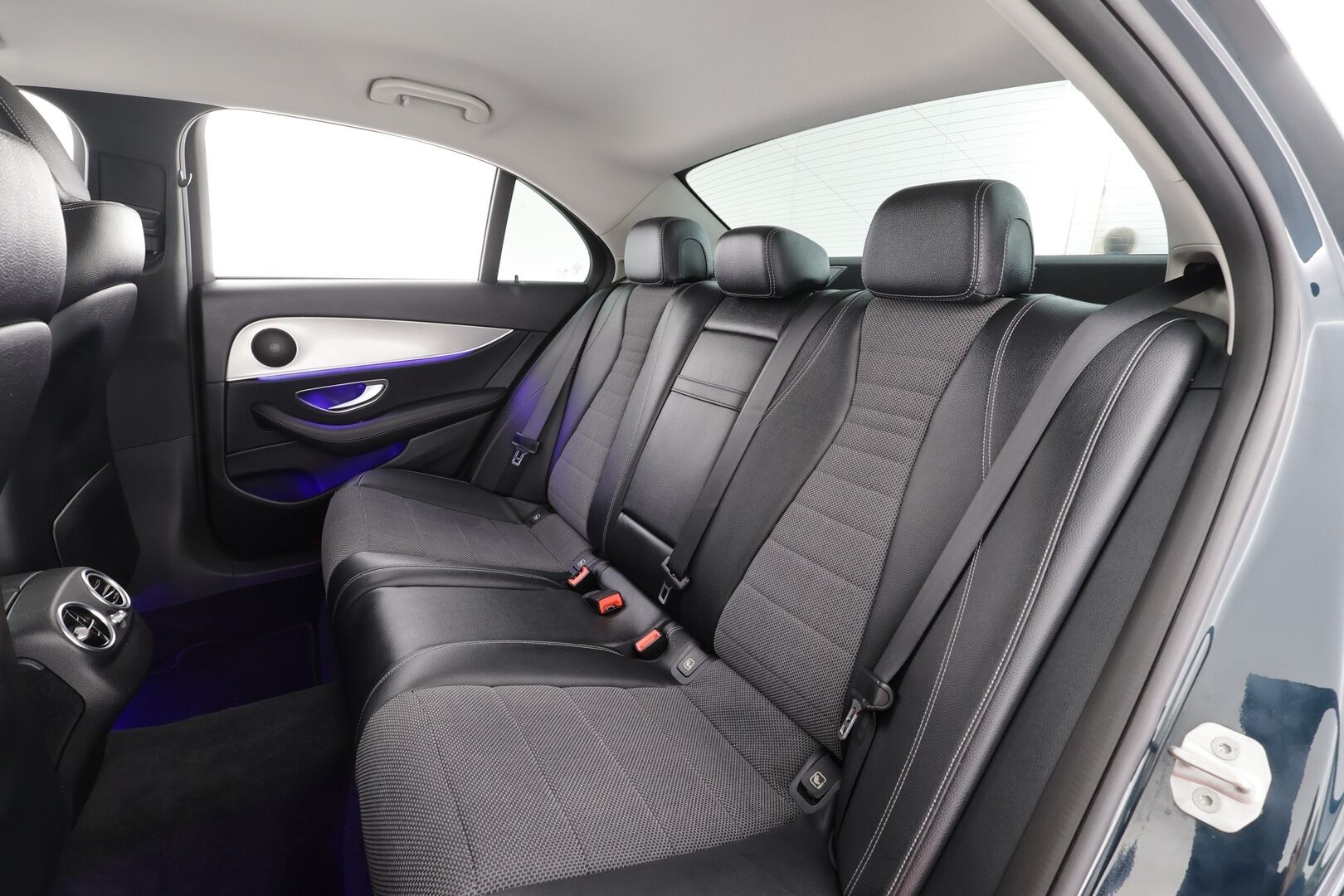 Mercedes-Benz E 2016 220 d A Premium Business * Distronic+ / Multibeam / 360° / Sportpenkit / Navi / Kaistavahti / Keyless * - *Juuri tehty B huolto / Suomi-auto / Kahdet renkaat&vanteet*