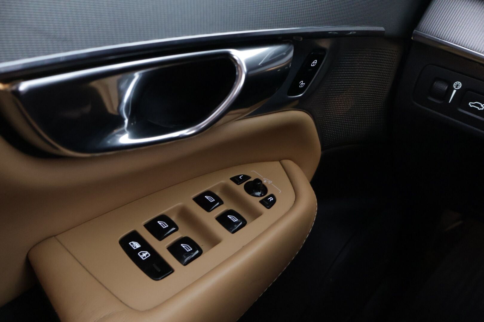 Volvo XC90 2016 T8 Twin Engine AWD Inscription aut * Bowers & Wilkins / 7.p / Panoraama / HUD / 360° Kamera / Vetokoukku /  Pilot-assist / Webasto * - * Ilmajousitus / Merkkihuollettu *