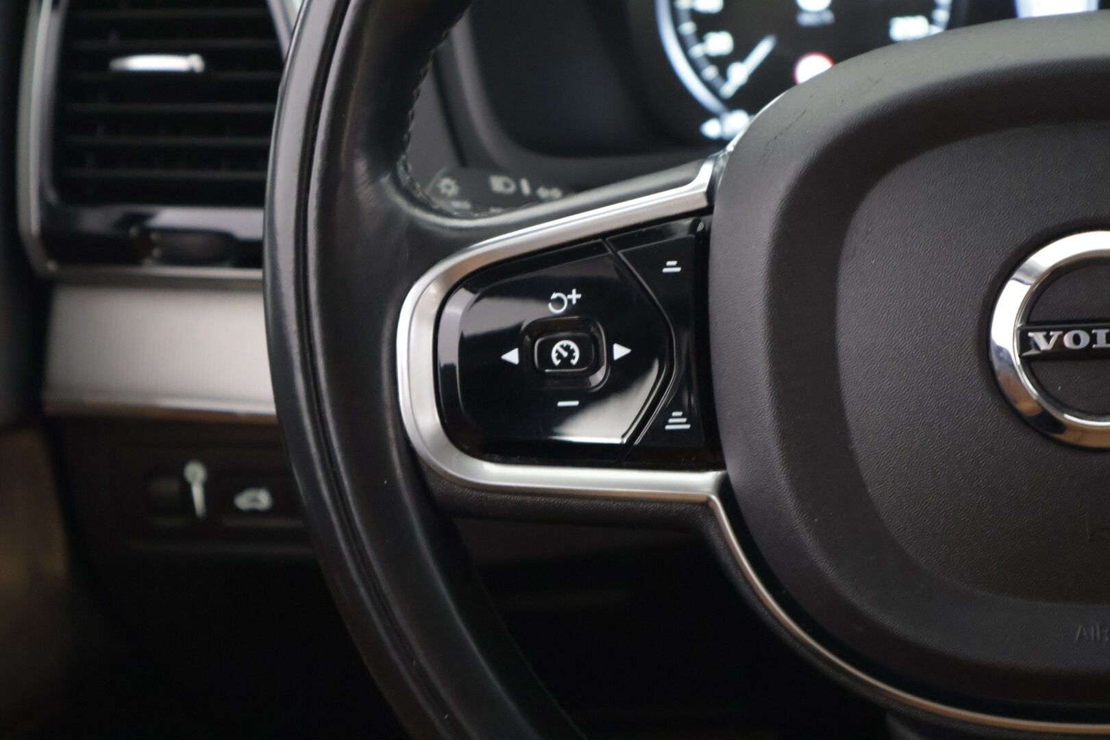 Volvo XC90 2016 T8 Twin Engine AWD Inscription aut - *Bowers & Wilkins / 7.p / Panoraama / HUD / 360° Kamera / Vetokoukku /  Pilot-assist / Webasto / Ilma-Jousitus *