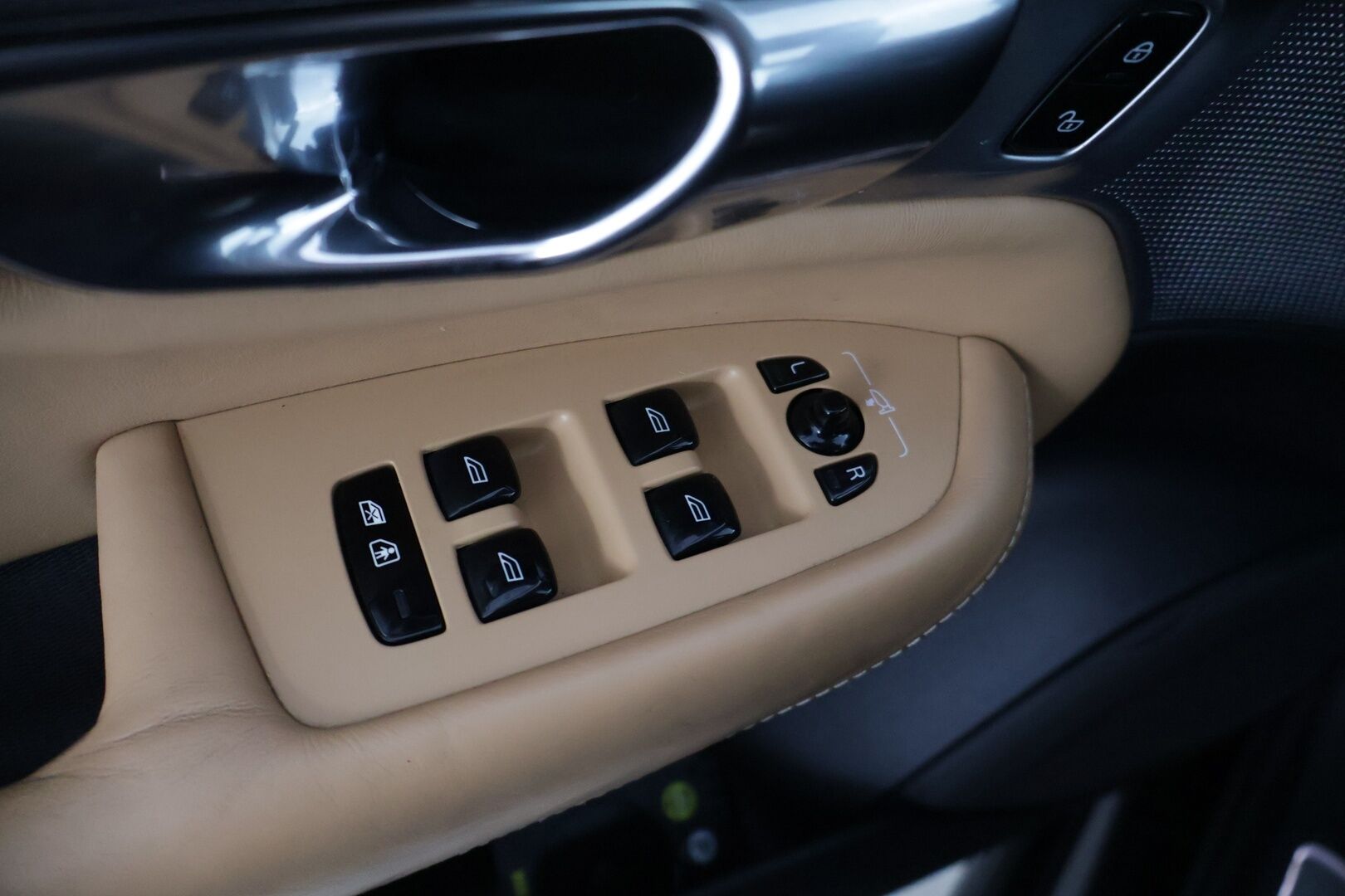 Volvo XC90 2016 T8 Twin Engine AWD Inscription aut - | Ilmajousitus | Bowers & Wilkins | 7.p | Panoraama | HUD | 360° Kamera | Vetokoukku | Pilot-assist | Webasto |