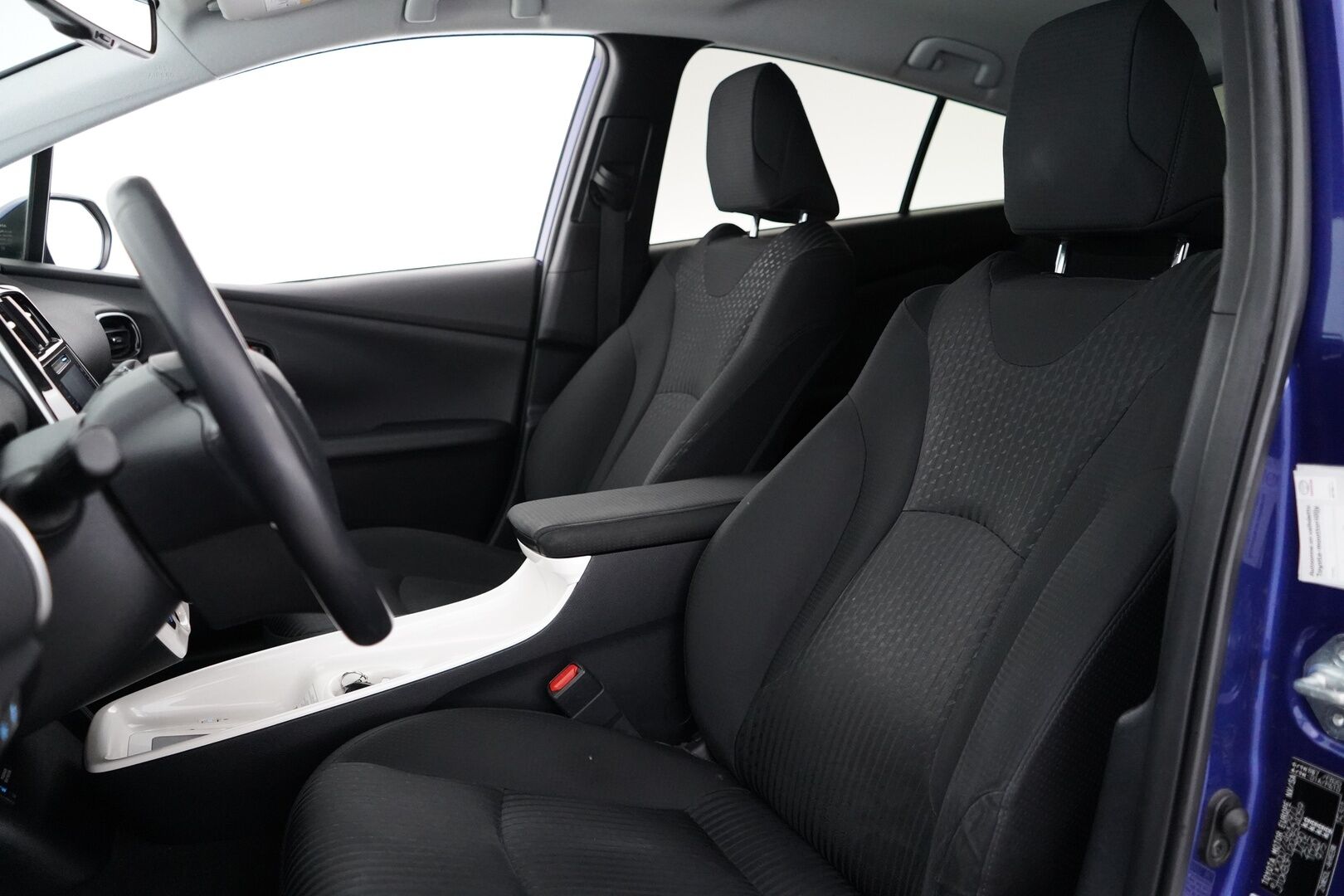 Toyota Prius 2016 Active * HUD / Kamera / Lohkolämmitin / Navi / Blis / Keyless Go * - Suomi- auto / Kahdet OEM vanteet / Viimeisin huolto 12/2025 / Juuri katsastettu