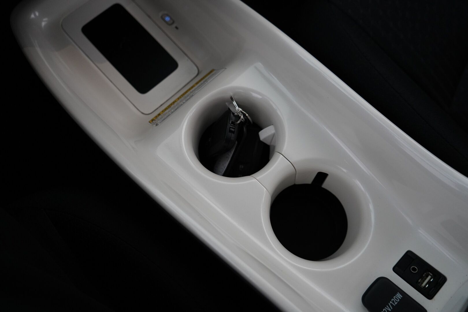 Toyota Prius 2016 Active * HUD / Kamera / Lohkolämmitin / Navi / Blis / Keyless Go * - Suomi- auto / Kahdet OEM vanteet / Viimeisin huolto 12/2025 / Juuri katsastettu