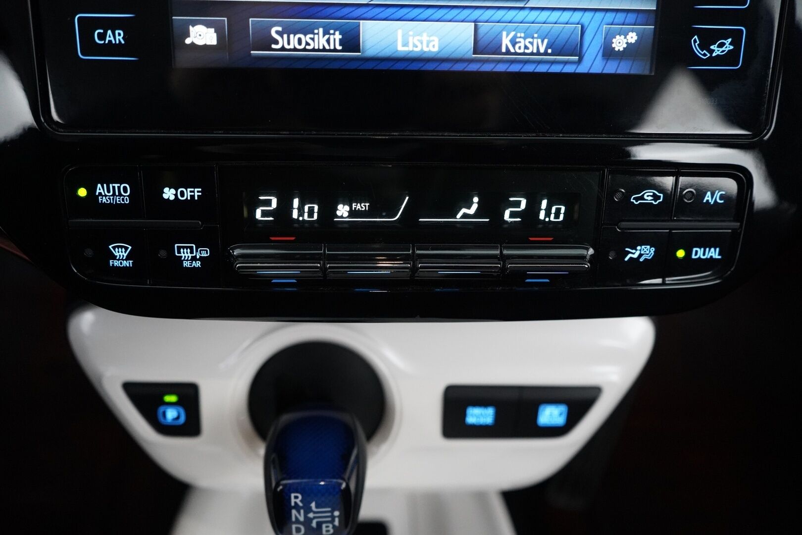 Toyota Prius 2016 Active * HUD / Kamera / Lohkolämmitin / Navi / Blis / Keyless Go * - Suomi- auto / Kahdet OEM vanteet / Viimeisin huolto 12/2025 / Juuri katsastettu