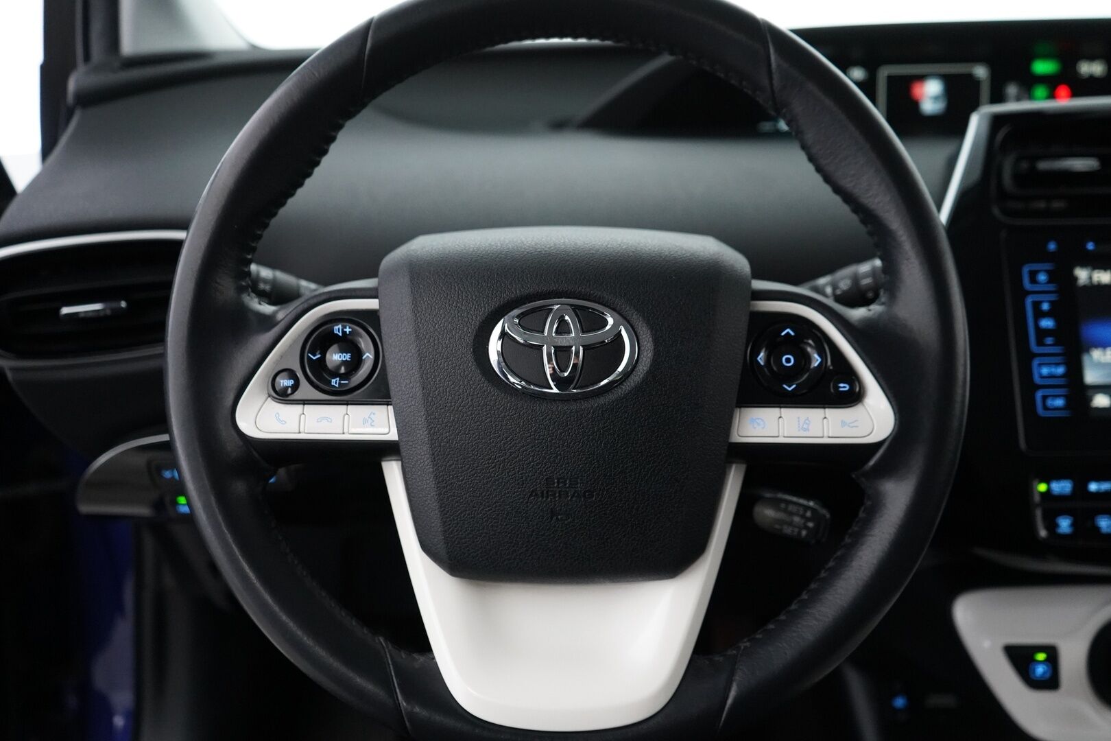 Toyota Prius 2016 Active * HUD / Kamera / Lohkolämmitin / Navi / Blis / Keyless Go * - Suomi- auto / Kahdet OEM vanteet / Viimeisin huolto 12/2025 / Juuri katsastettu