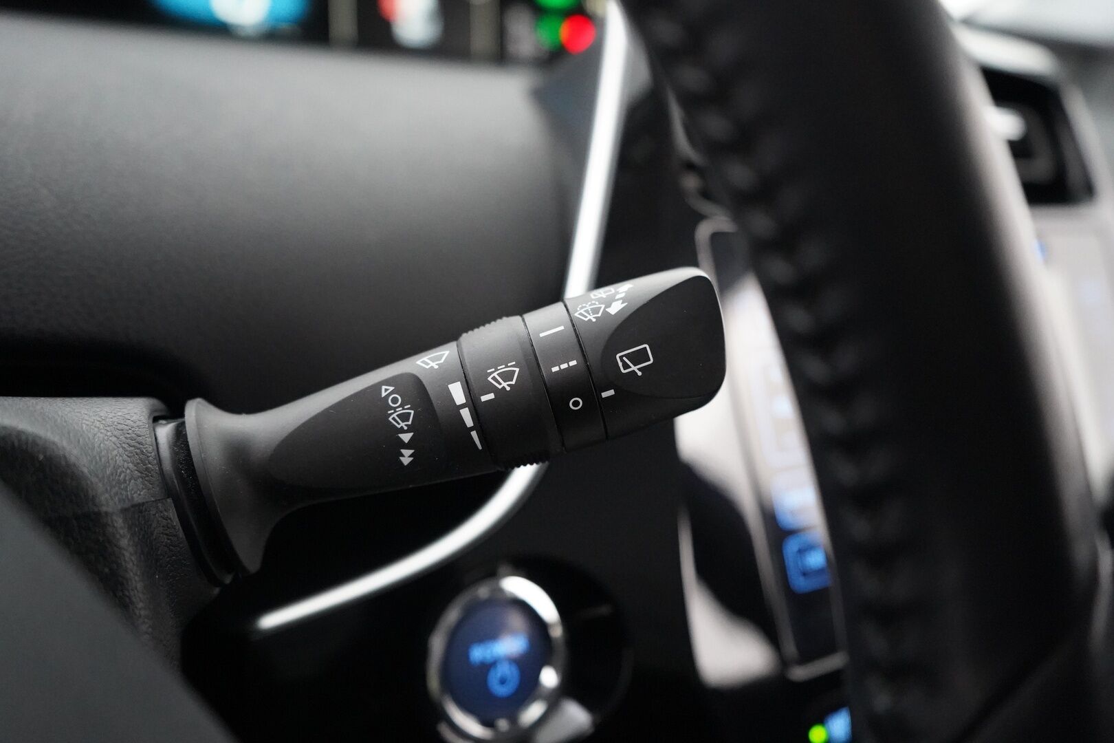 Toyota Prius 2016 Active * HUD / Kamera / Lohkolämmitin / Navi / Blis / Keyless Go * - Suomi- auto / Kahdet OEM vanteet / Viimeisin huolto 12/2025 / Juuri katsastettu