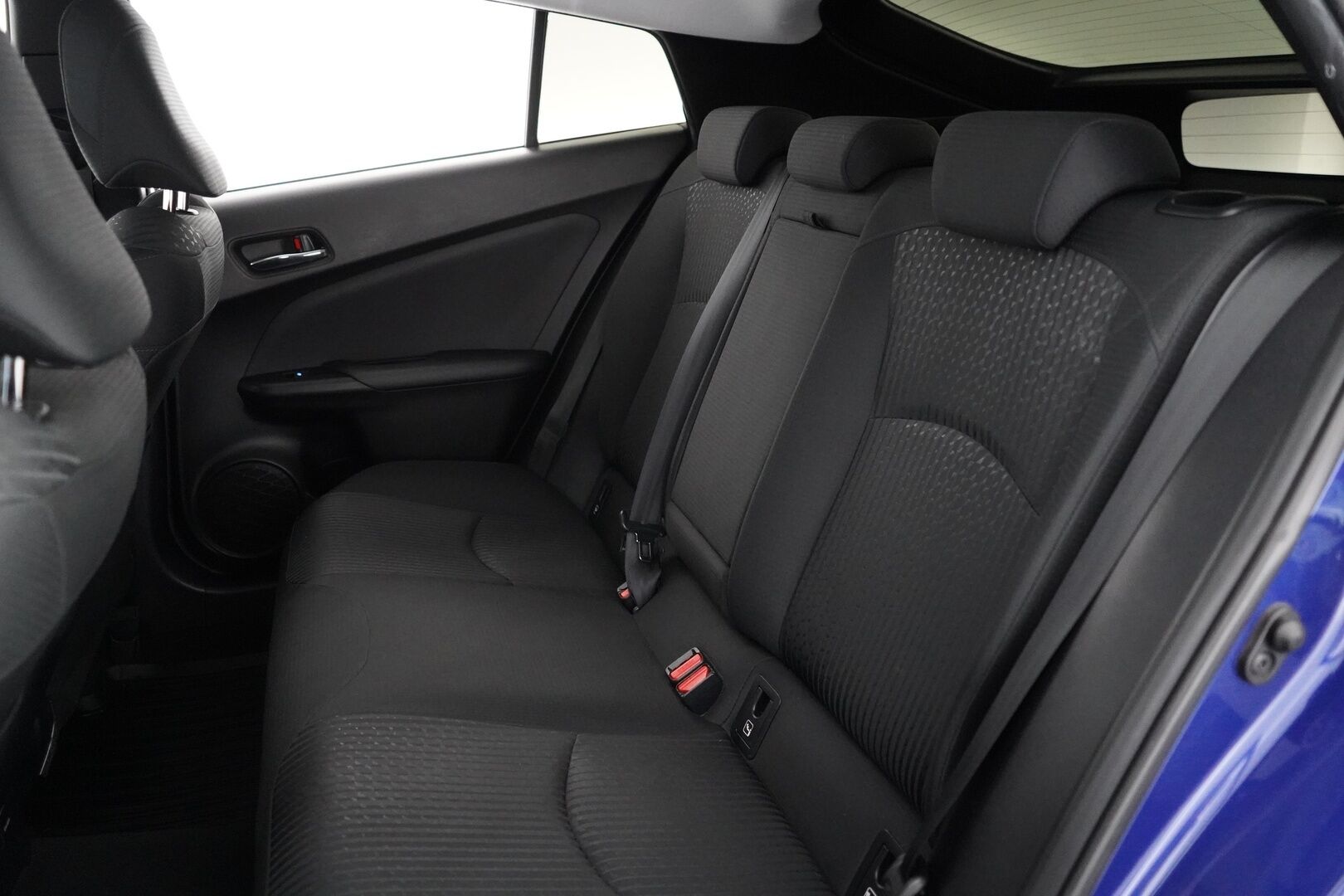 Toyota Prius 2016 Active * HUD / Kamera / Lohkolämmitin / Navi / Blis / Keyless Go * - Suomi- auto / Kahdet OEM vanteet / Viimeisin huolto 12/2025 / Juuri katsastettu