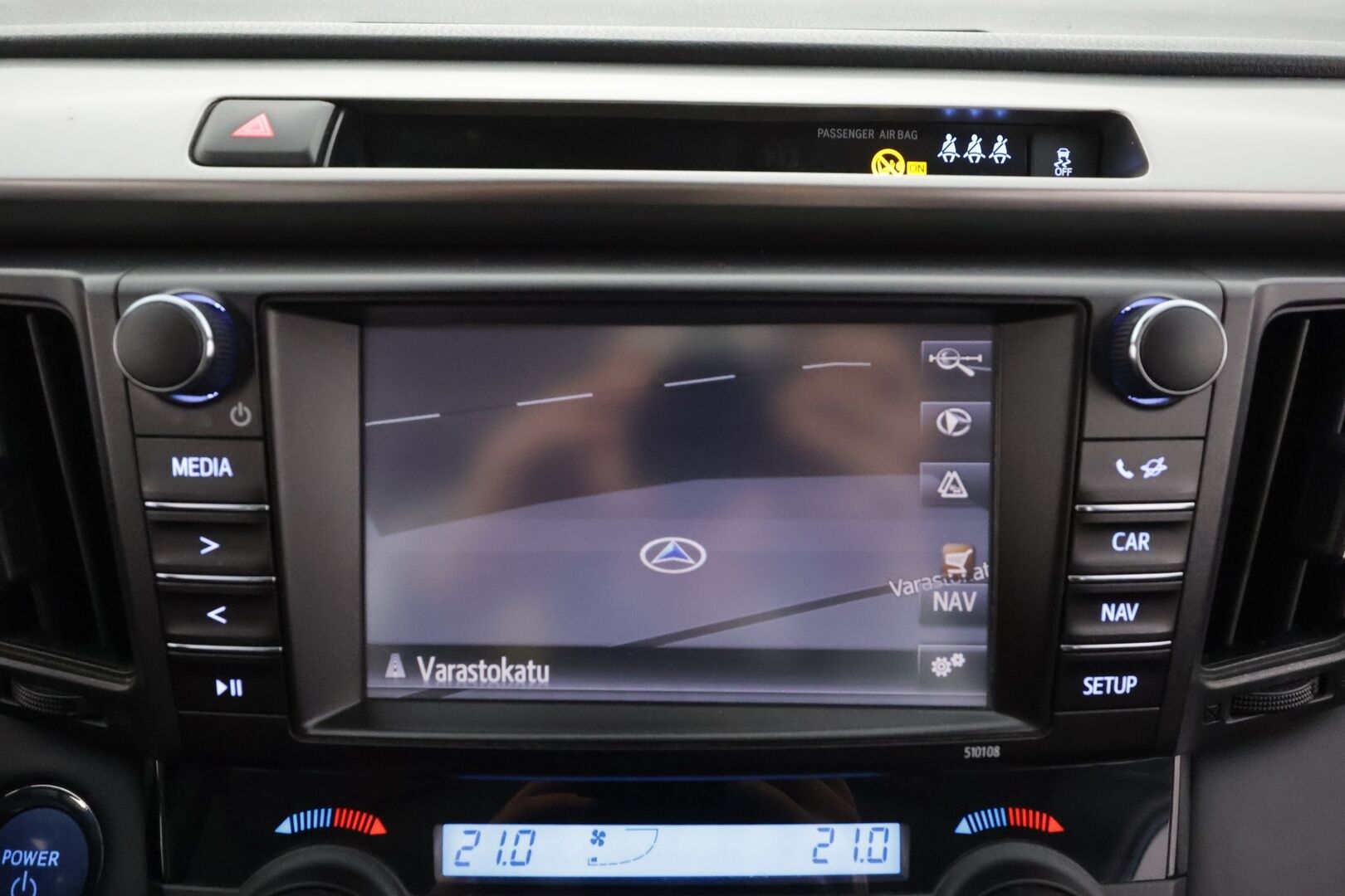 Toyota RAV4 2016 2,5 Hybrid FWD Active * ACC / LED / P.Kamera / Kaistavahti / Navi / Keyless * - Suomi-auto / Merkkihuollot / Kahdet renkaat aluvanteilla - HULLUT AVAJAISHULINAT KORKOTARJOUS 3,29 %