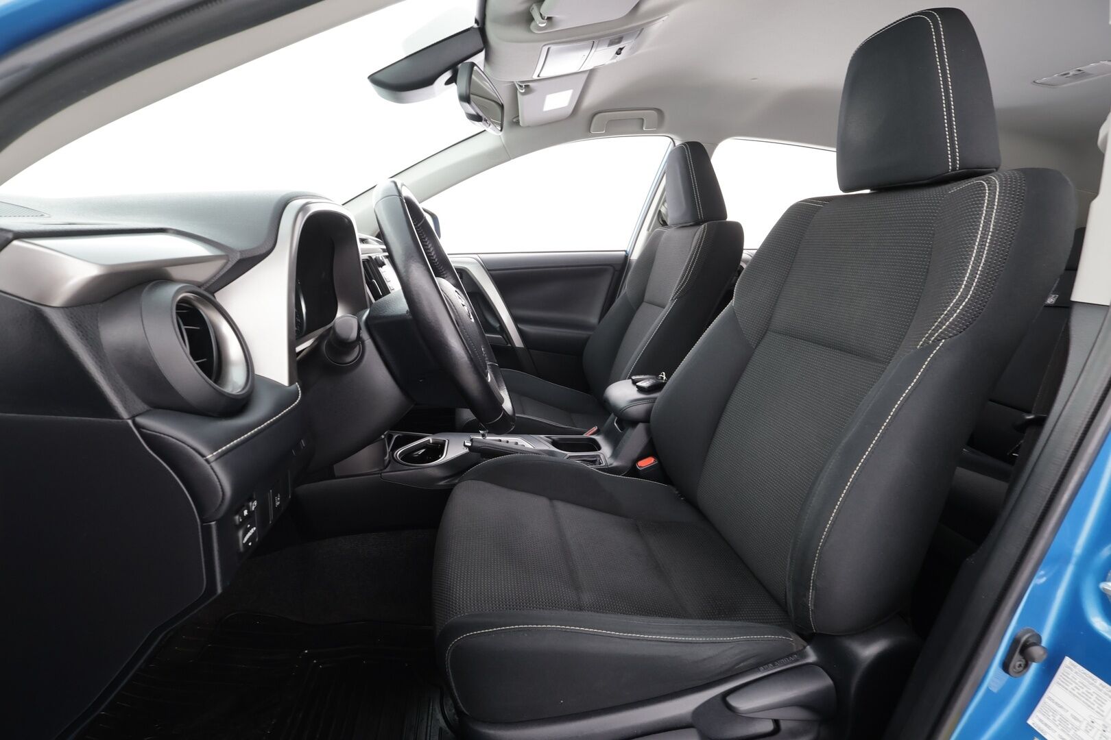 Toyota RAV4 2016 2,5 Hybrid FWD Active * ACC / LED / P.Kamera / Kaistavahti / Navi / Keyless * - Suomi-auto / Merkkihuollot / Kahdet renkaat aluvanteilla - HULLUT AVAJAISHULINAT KORKOTARJOUS 3,29 %